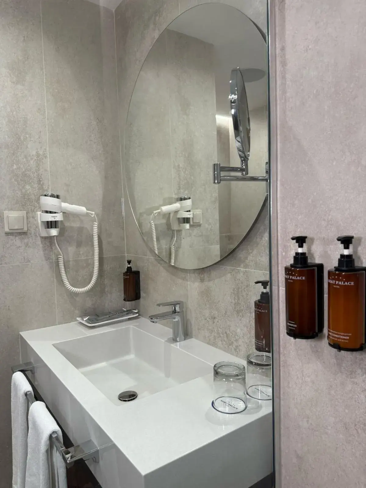 Superior King Room - single occupancy in Rahat Palace Hotel Superior King Room - single occupancy in Rahat Palace Hotel