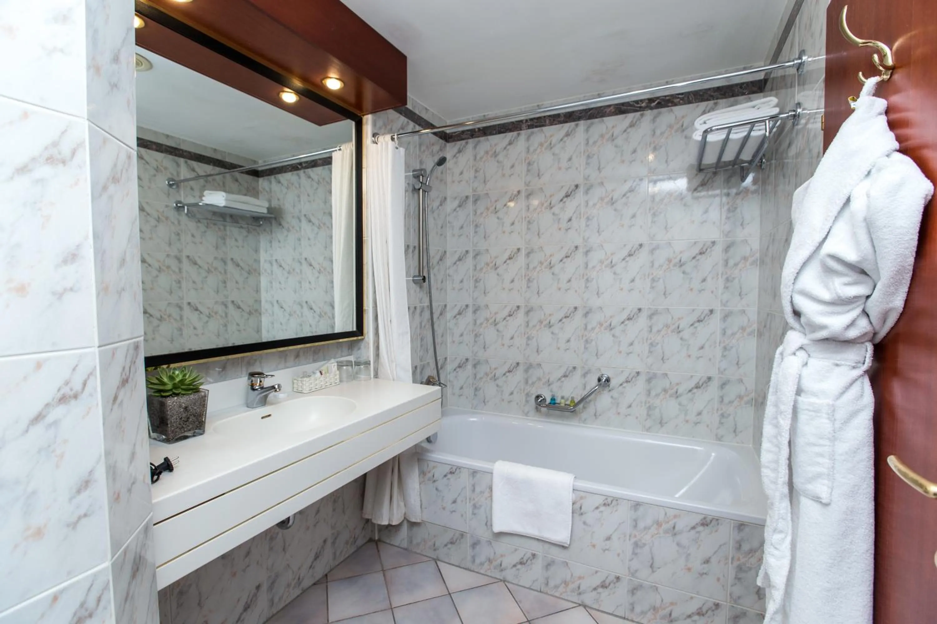 Bathroom in Rahat Palace Hotel