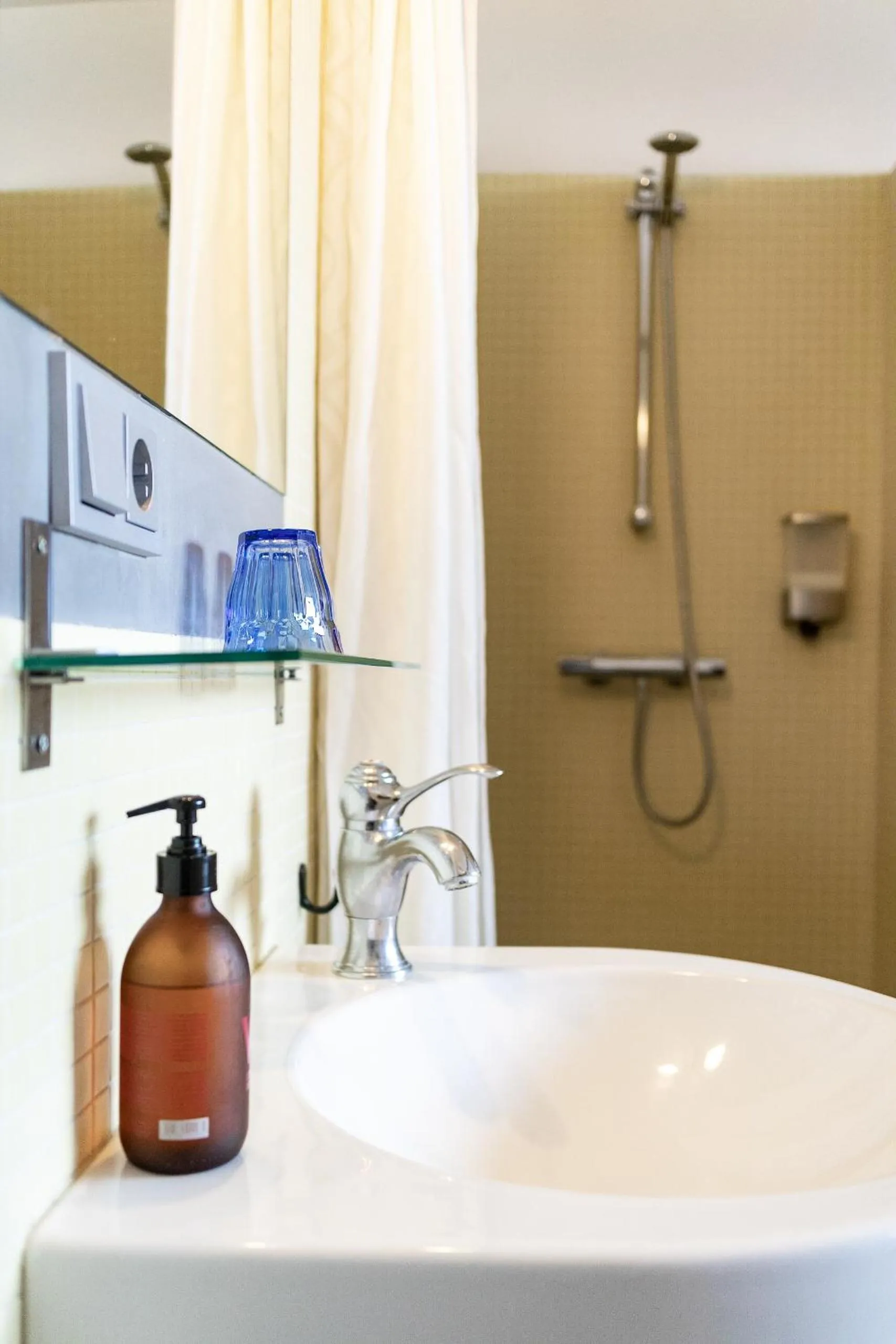 Bathroom in Logis Pastis