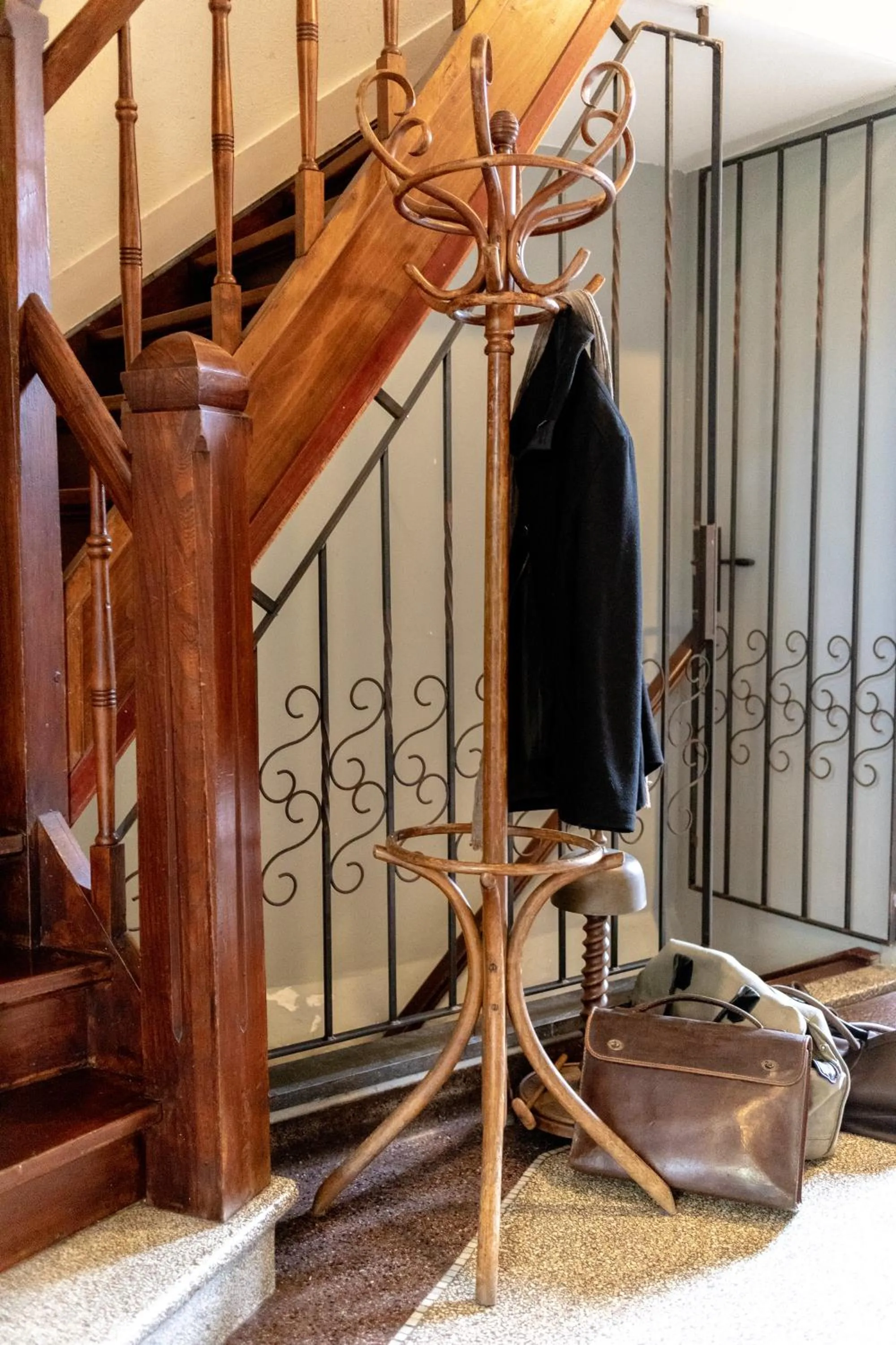 Facade/entrance in Logis Pastis