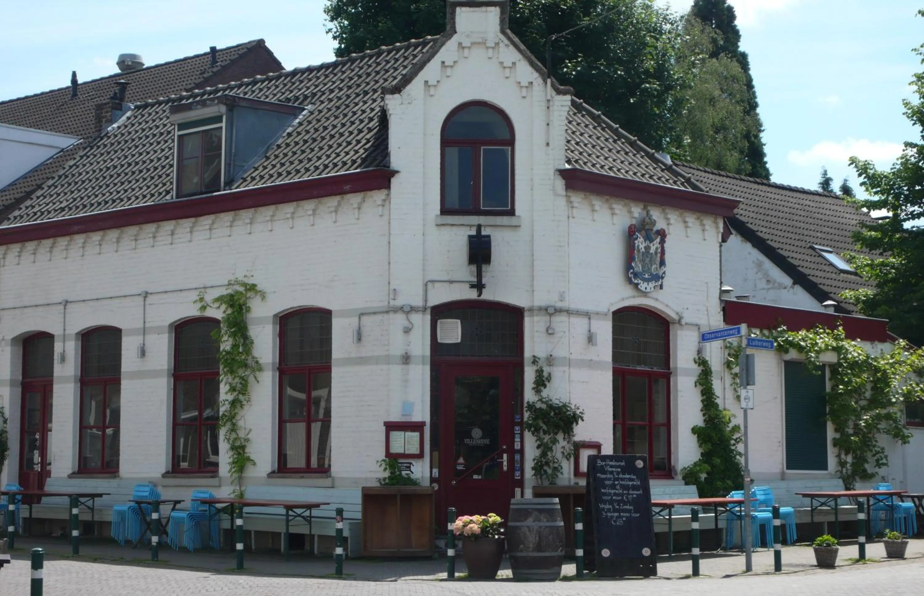 Restaurant/places to eat in Logis Pastis