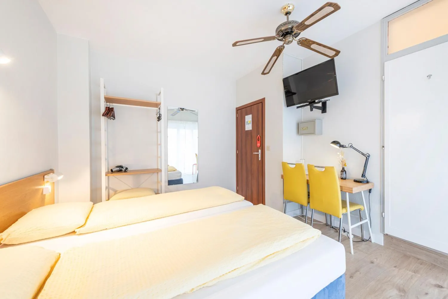 Bedroom, Bed in Hotel Atlantico self check-in