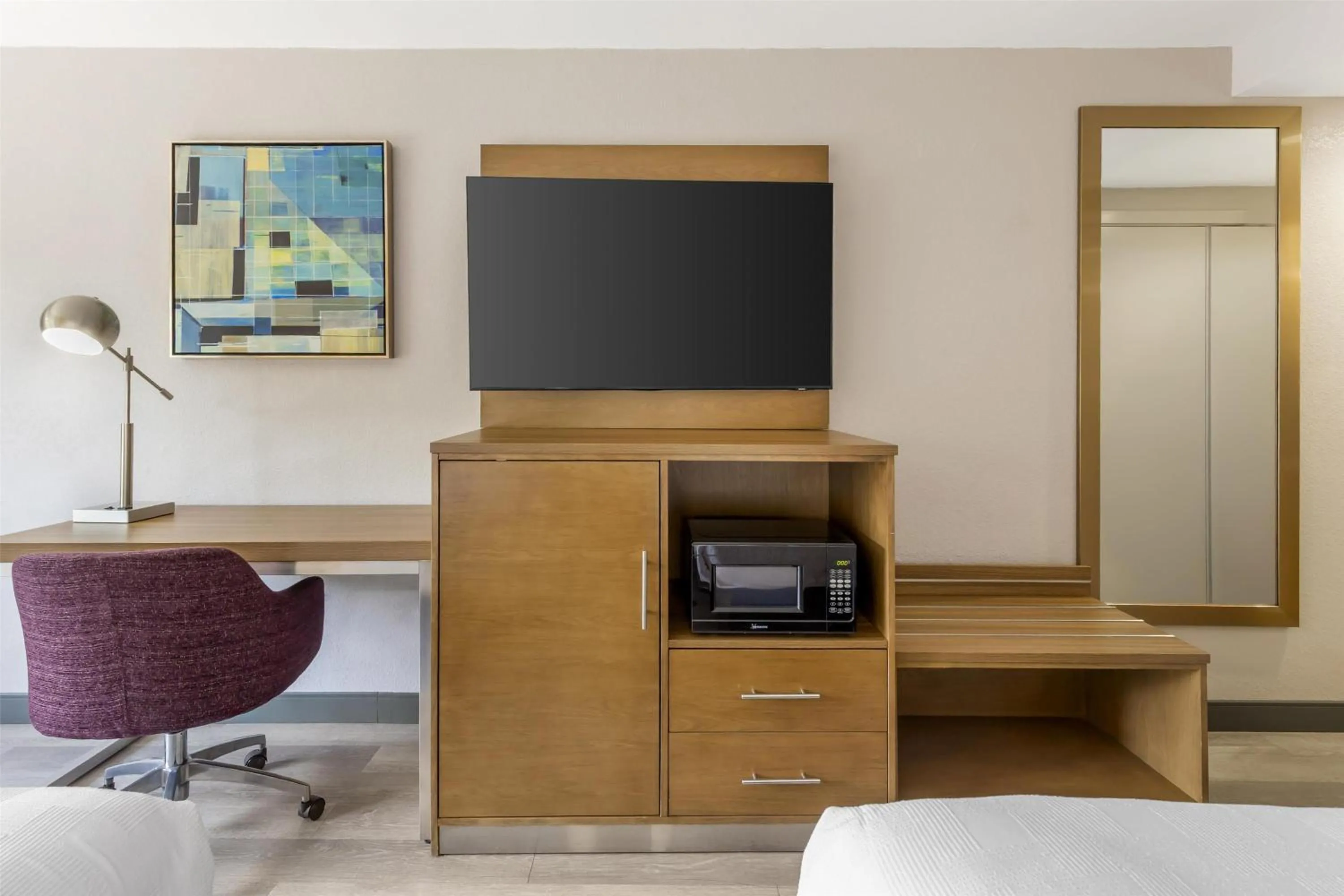 Bedroom in Best Western Plus Raleigh Crabtree Valley Hotel