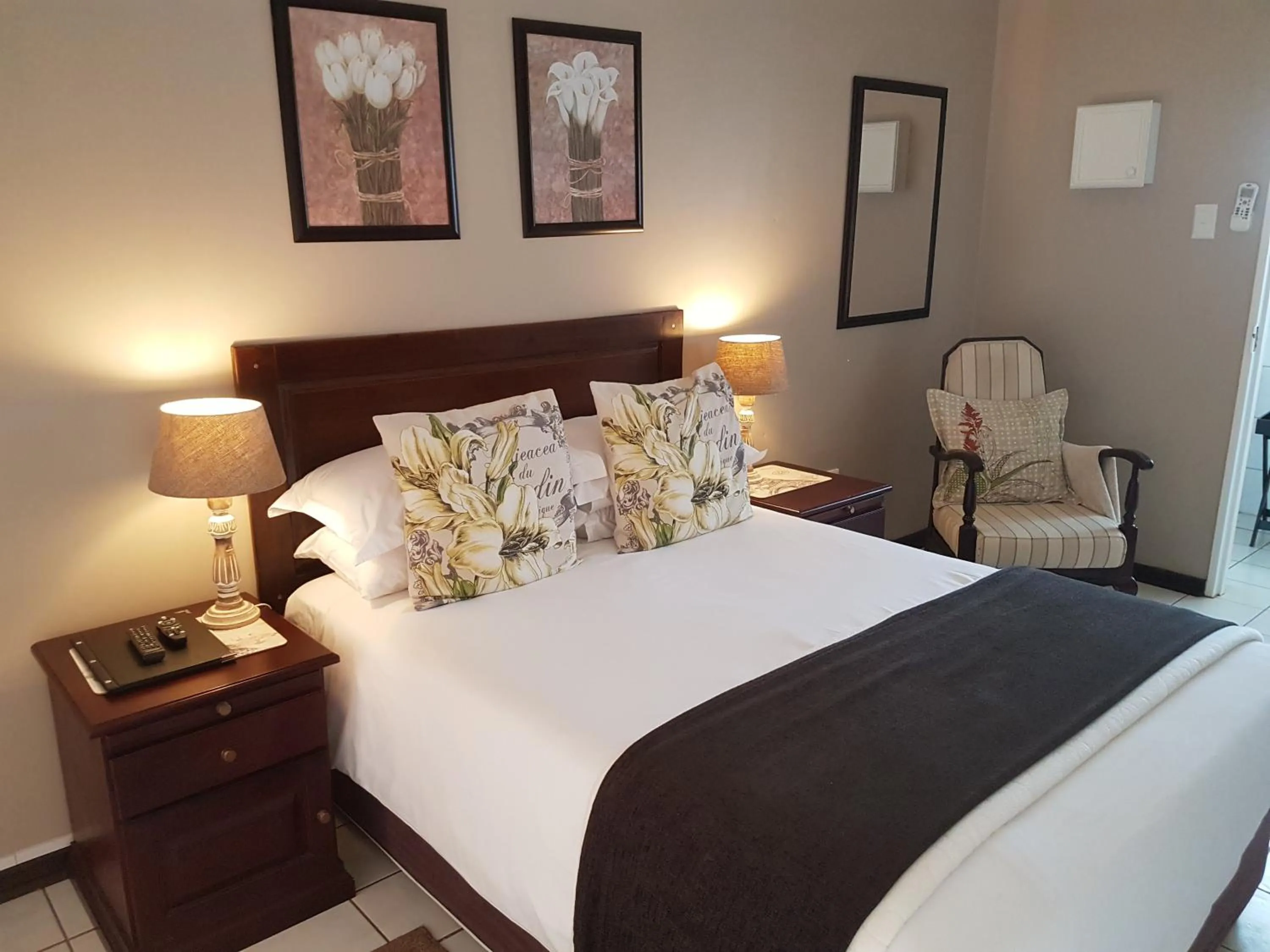 Bedroom, Bed in Farmhouse Lodge