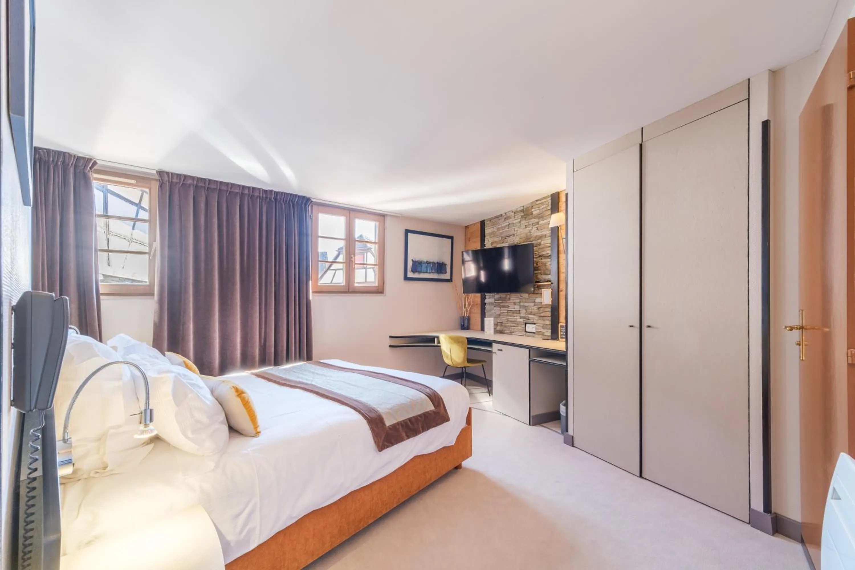 Bedroom, Bed in L'Hostellerie du Château