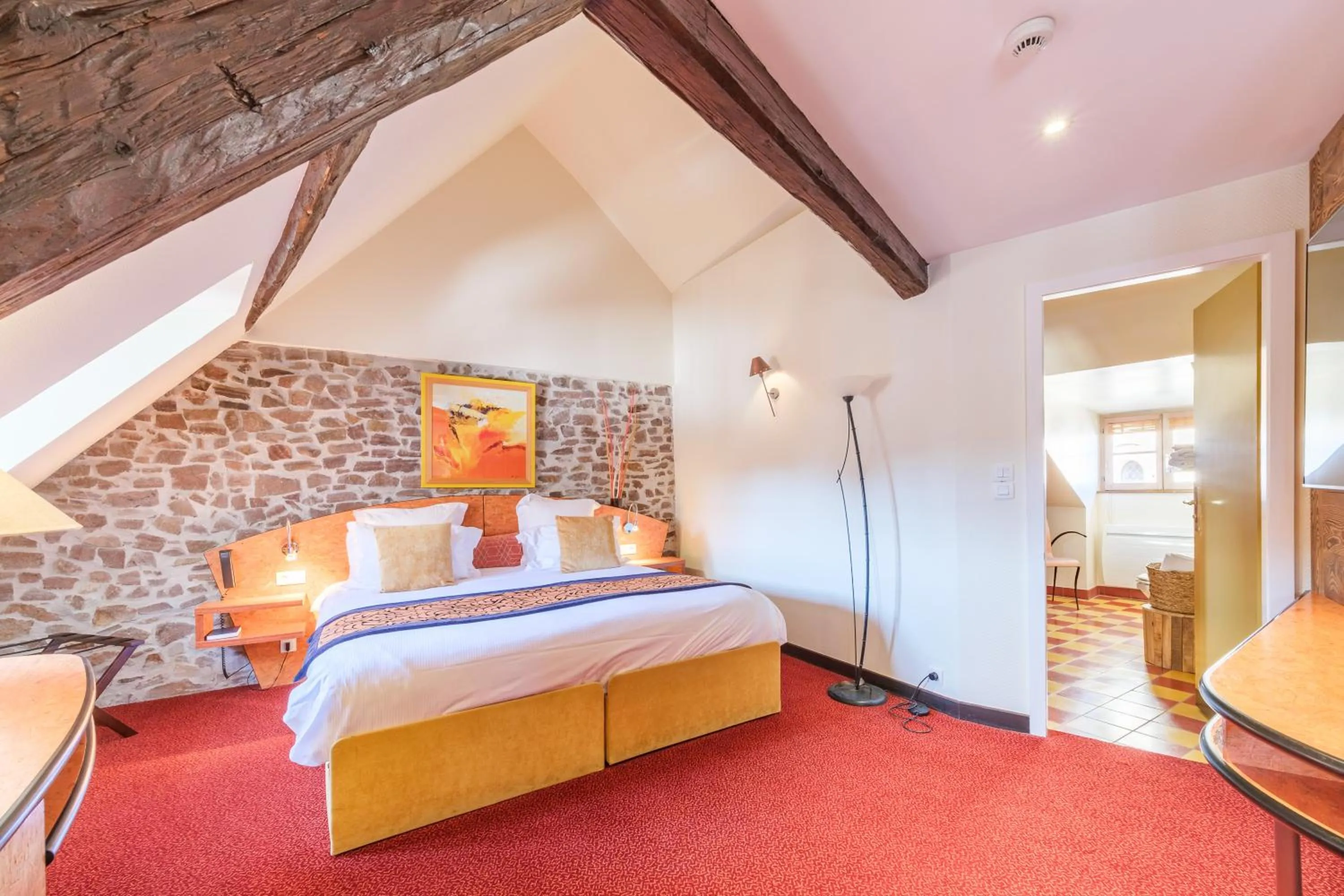 Bedroom, Bed in L'Hostellerie du Château