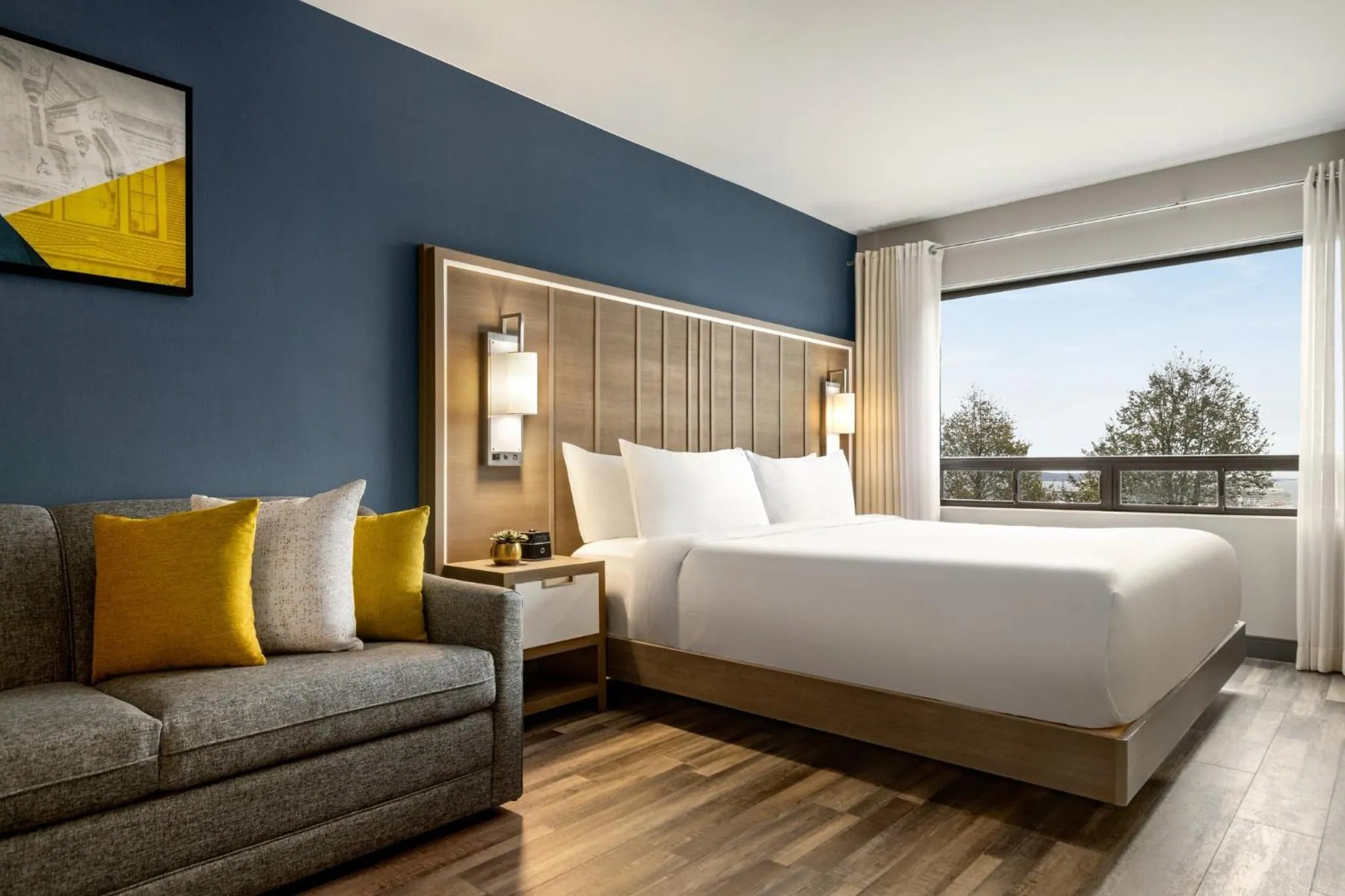 Photo of the whole room, Bed in Crowne Plaza Saint John Harbour View by IHG