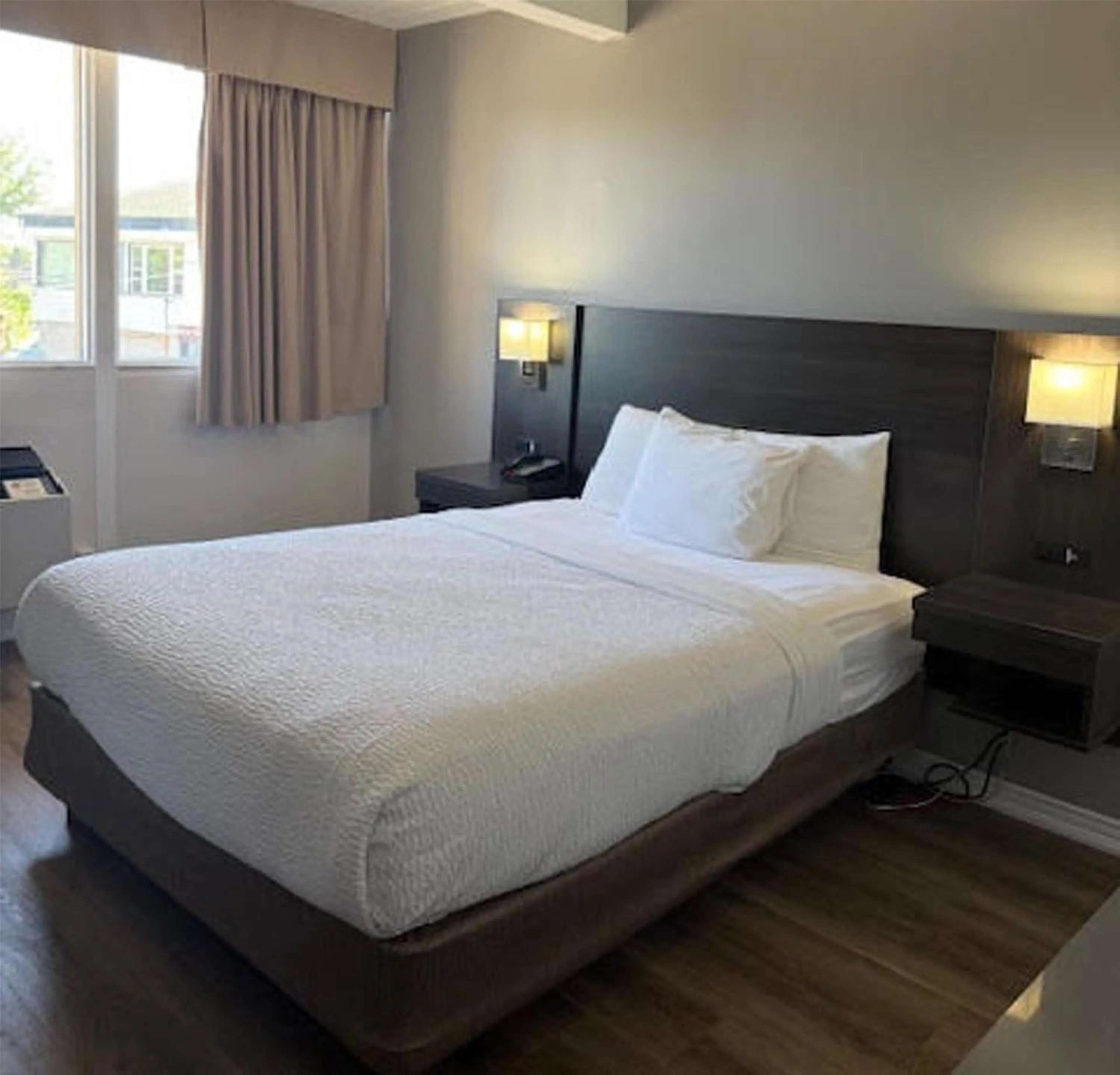 Bedroom, Bed in SureStay by Best Western Brockville