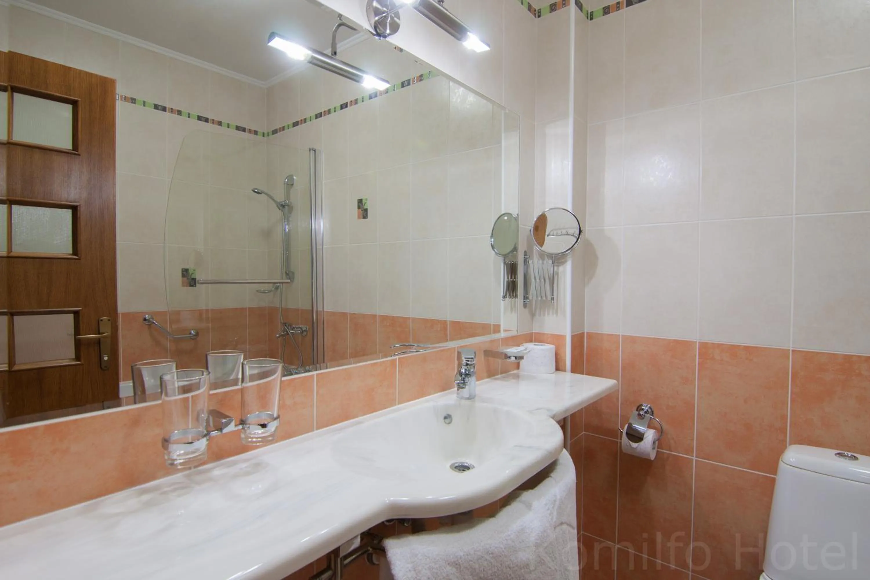 Bathroom in Komilfo Hotel