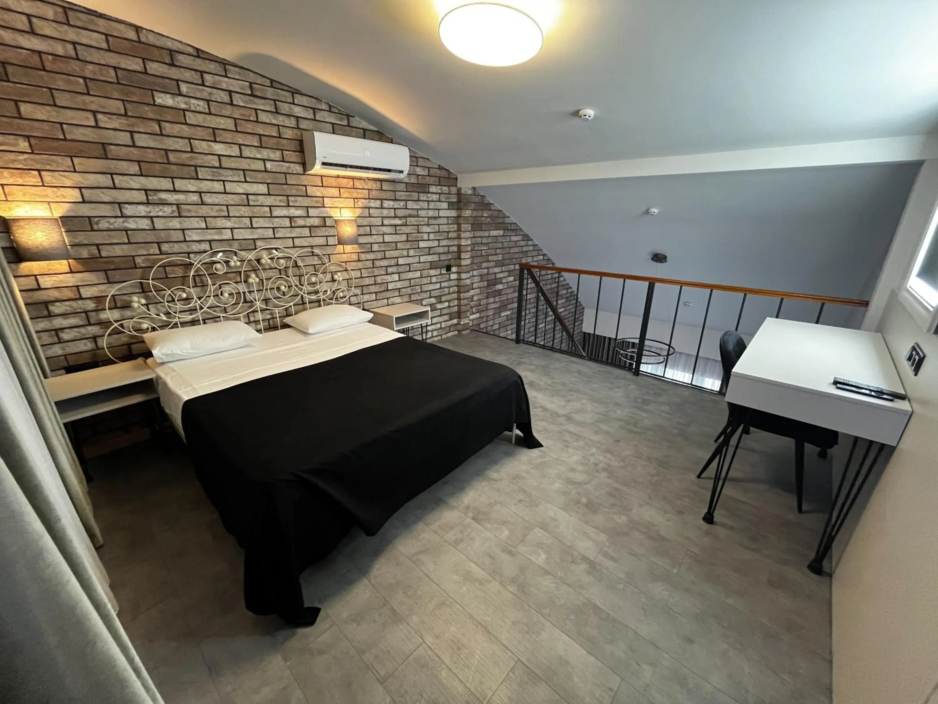 Photo of the whole room, Bed in Komilfo Hotel