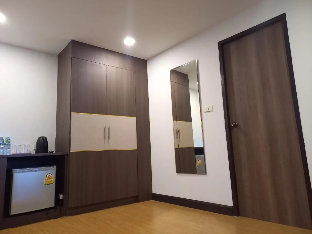 wardrobe in CHORLADA LANNA HOTEL