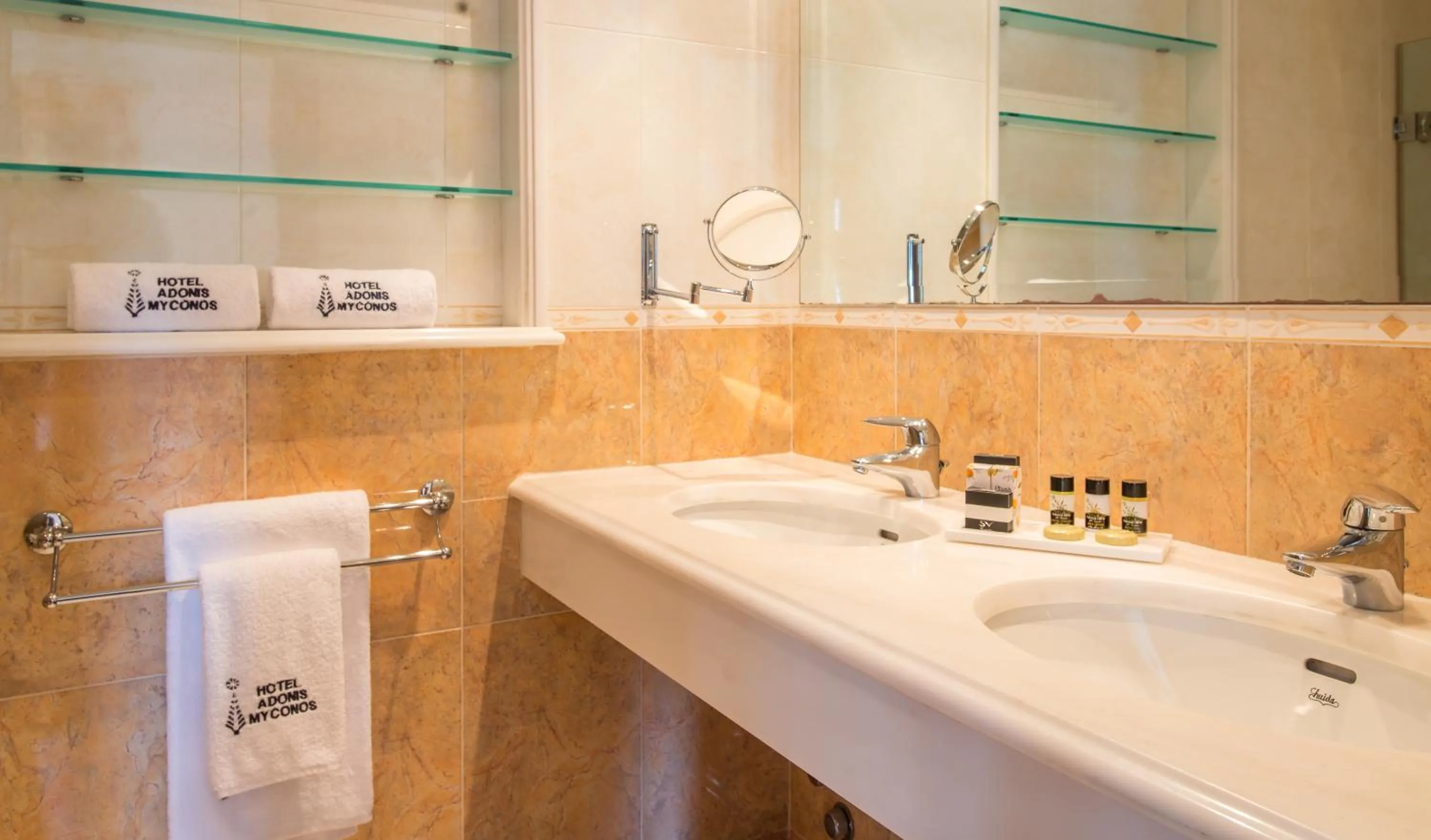 Bathroom in Hotel Adonis