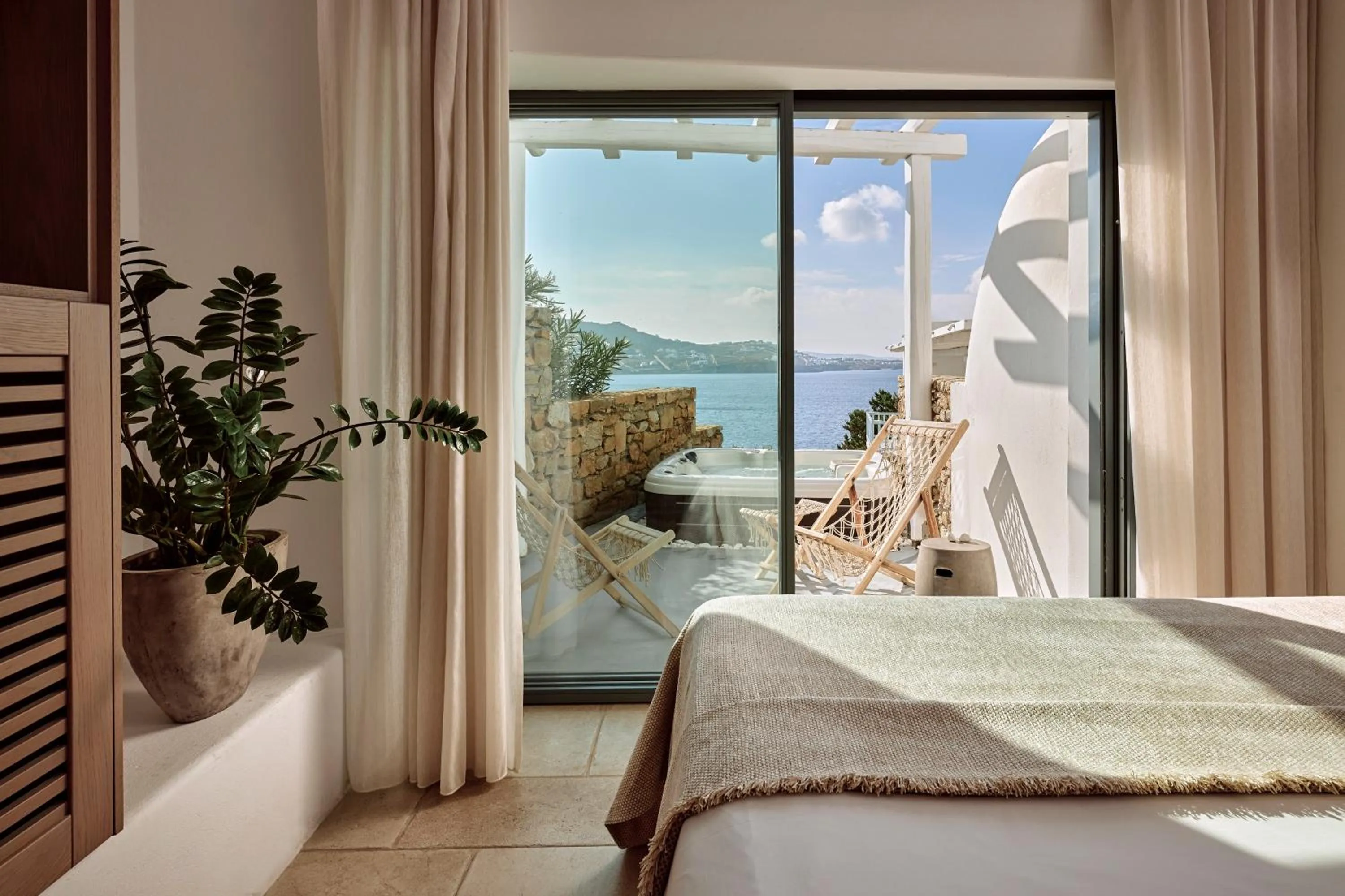 Balcony/Terrace, Bed in Hotel Adonis