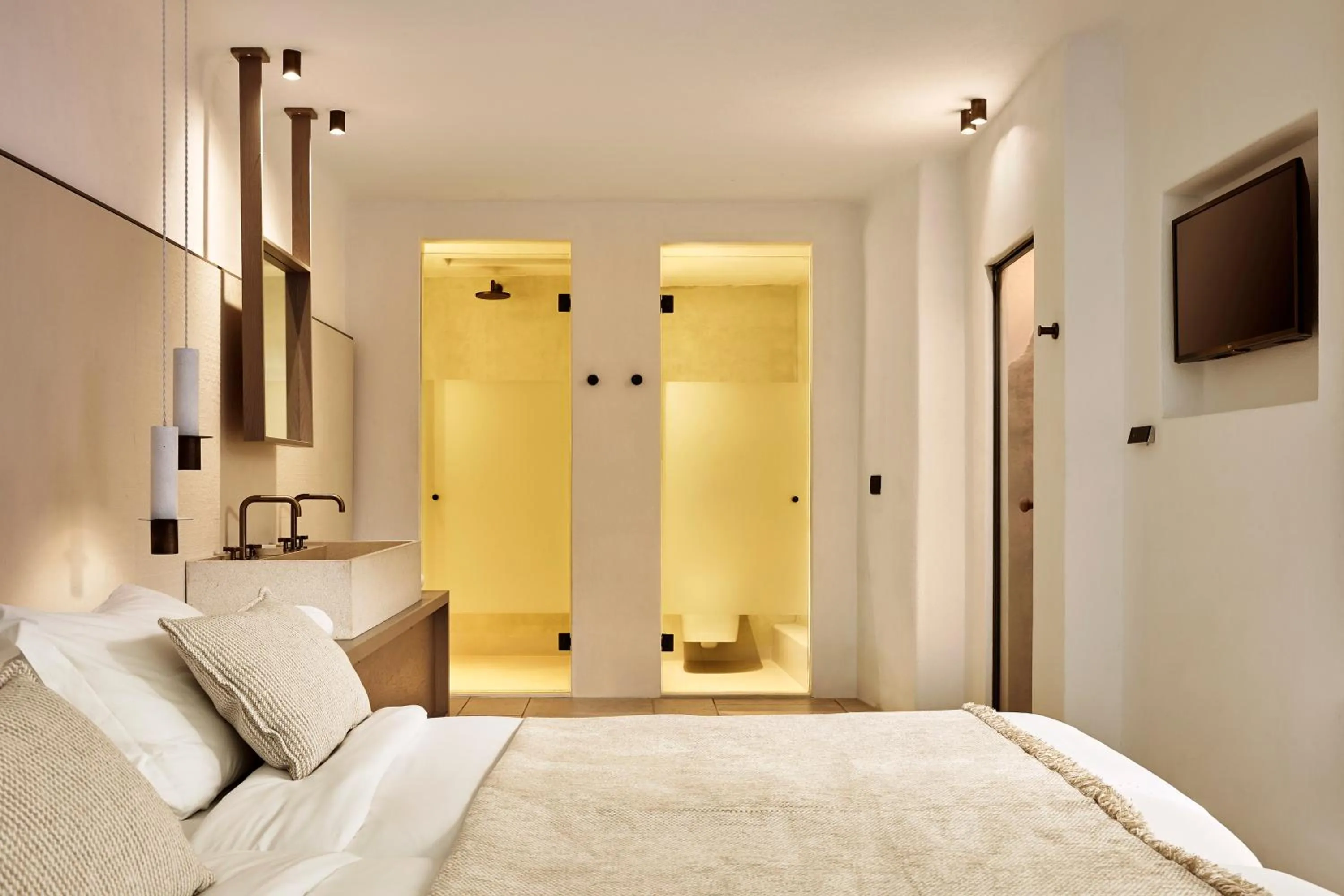 Bathroom, Bed in Hotel Adonis