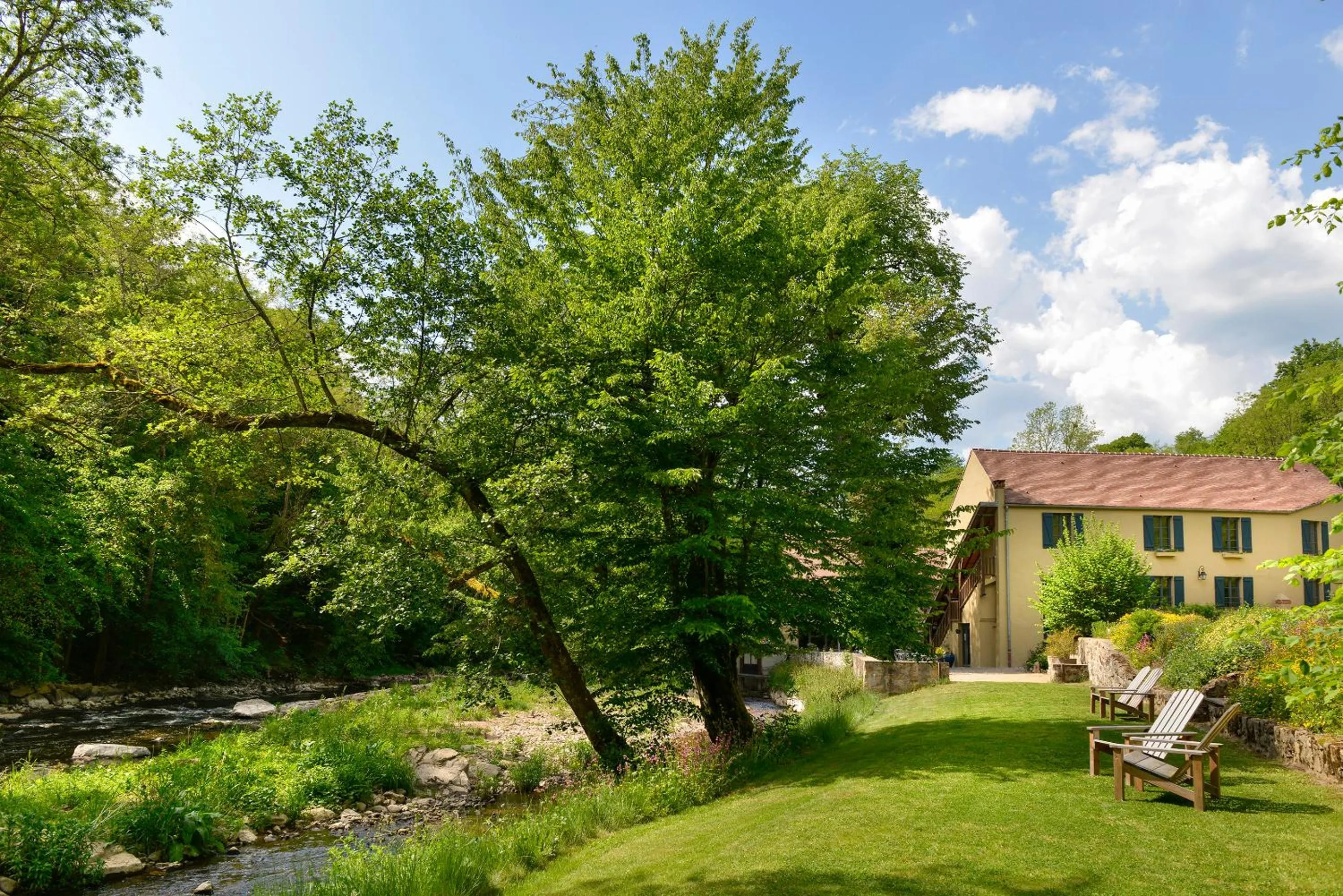 Garden in Demeures et Châteaux Moulin des Templiers Hôtel & SPA