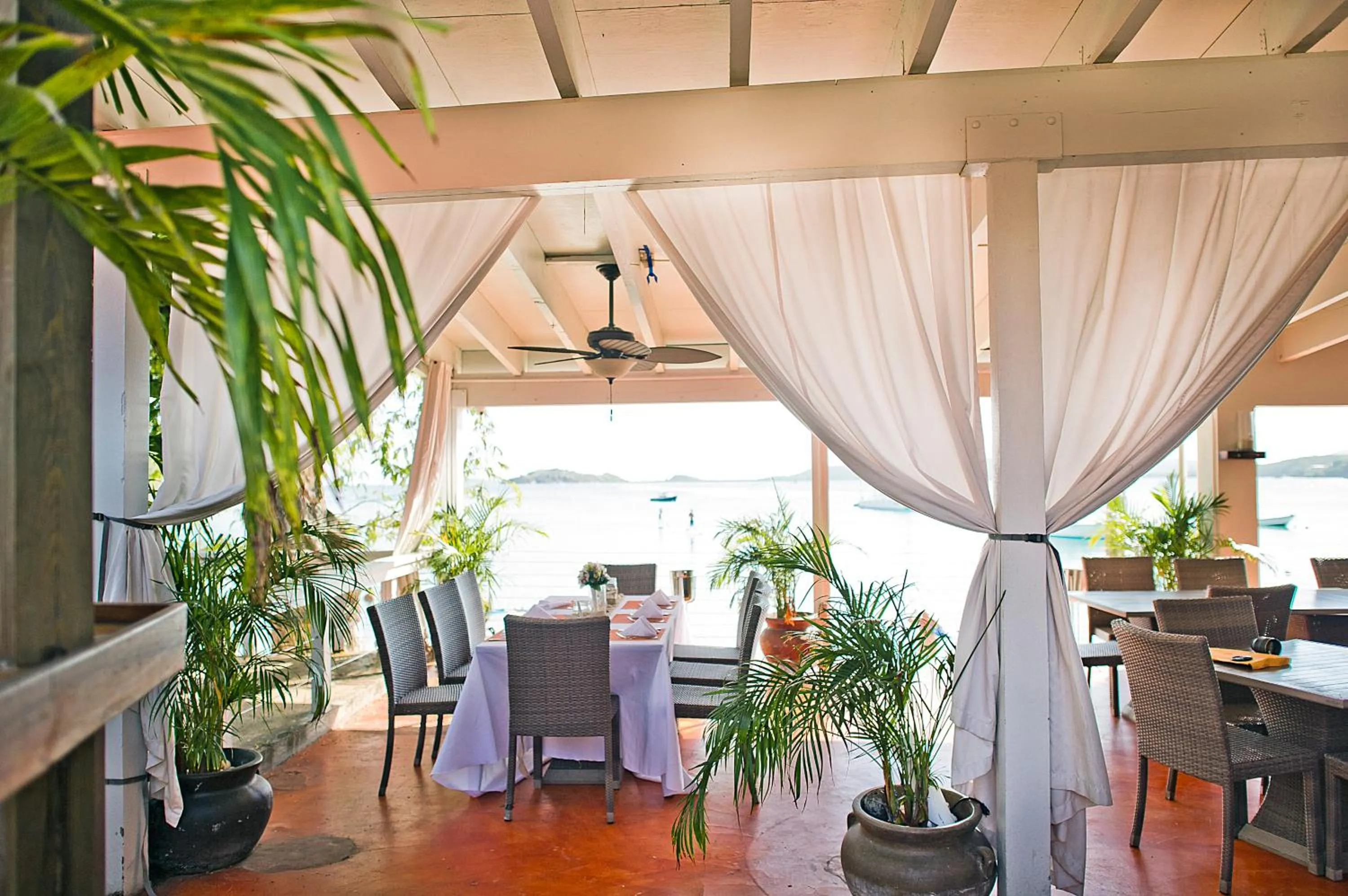 Restaurant/places to eat in Secret Harbour Beach Resort