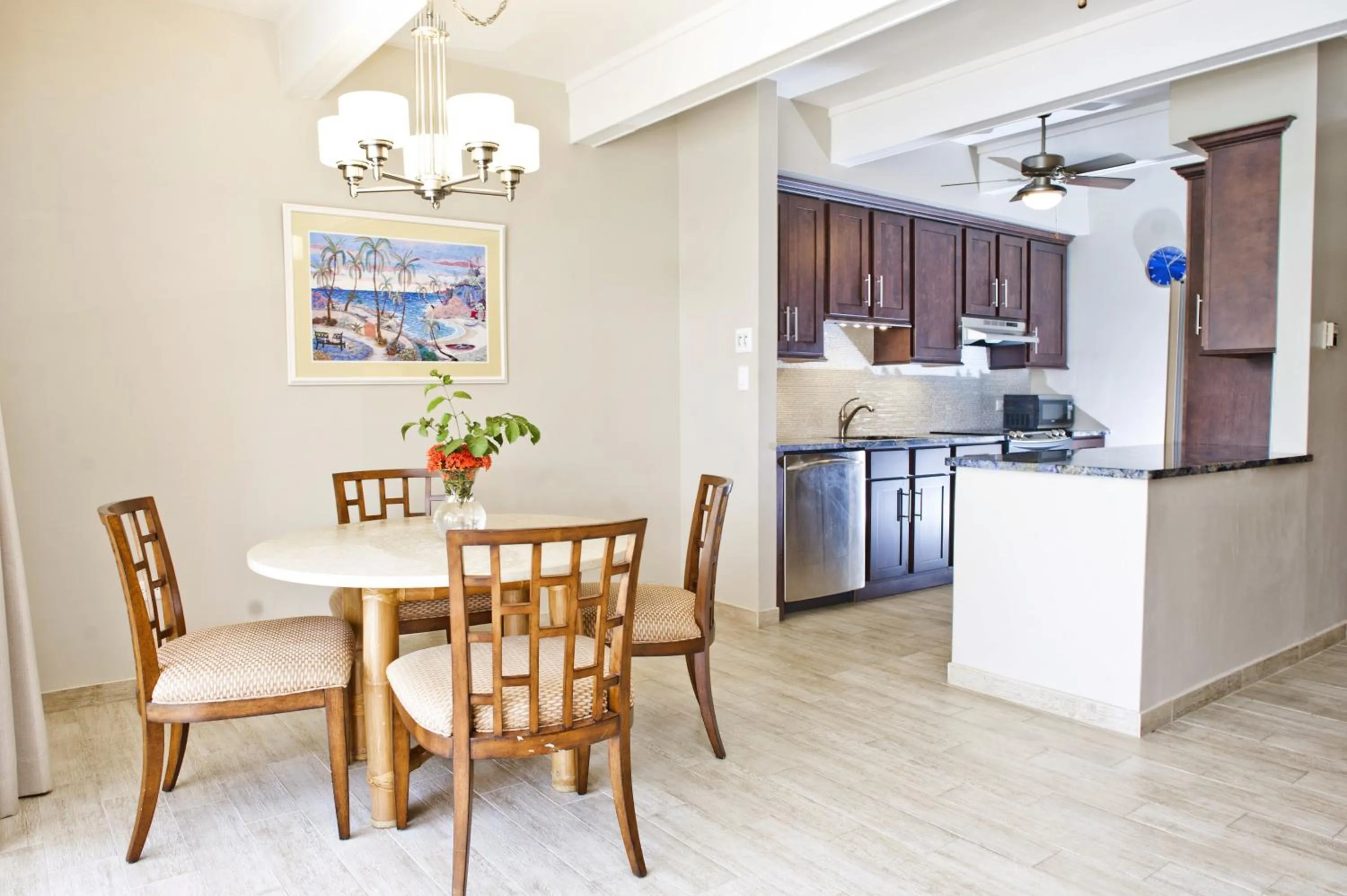 Kitchen or kitchenette in Secret Harbour Beach Resort