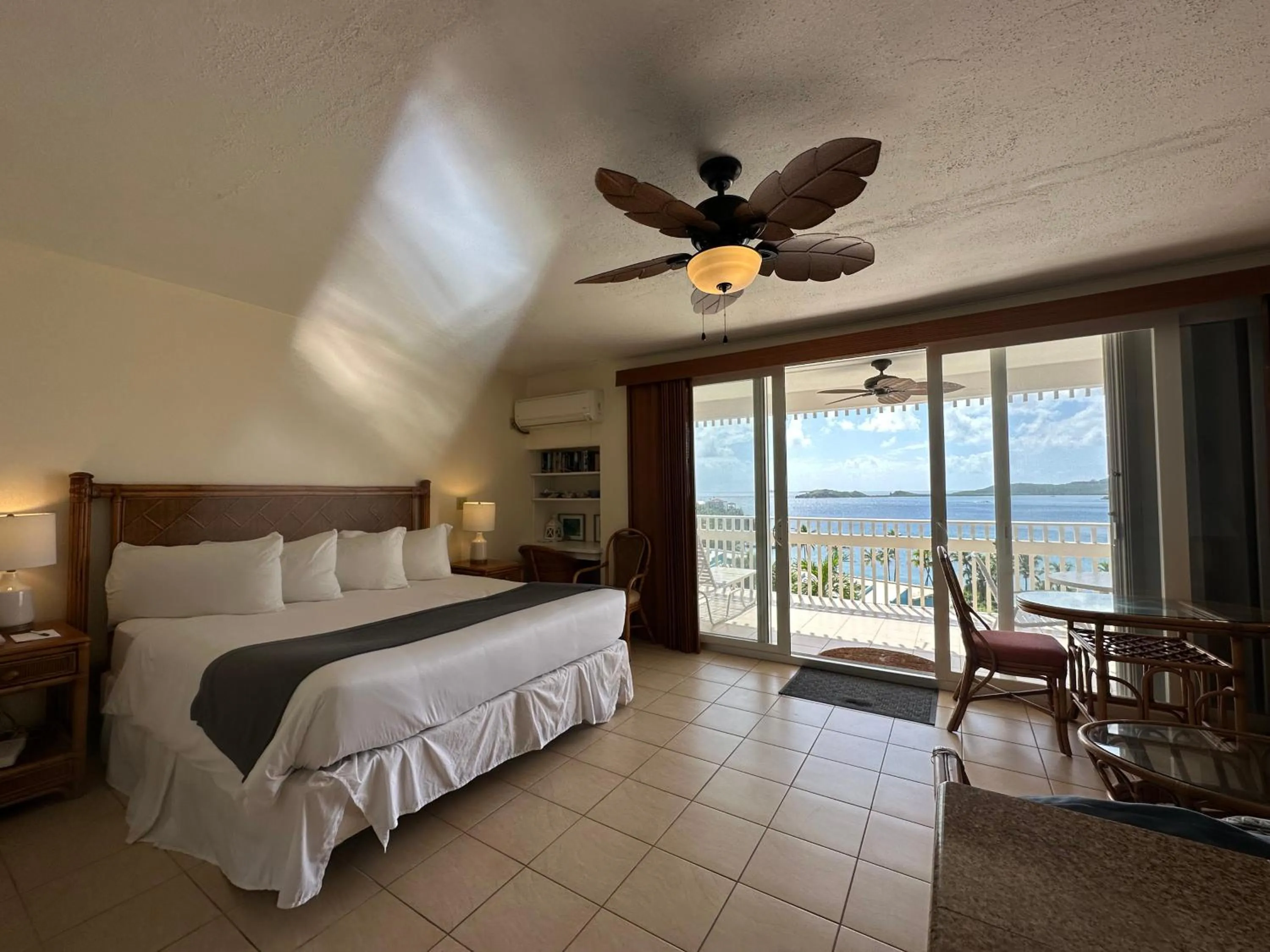 Bed in Secret Harbour Beach Resort