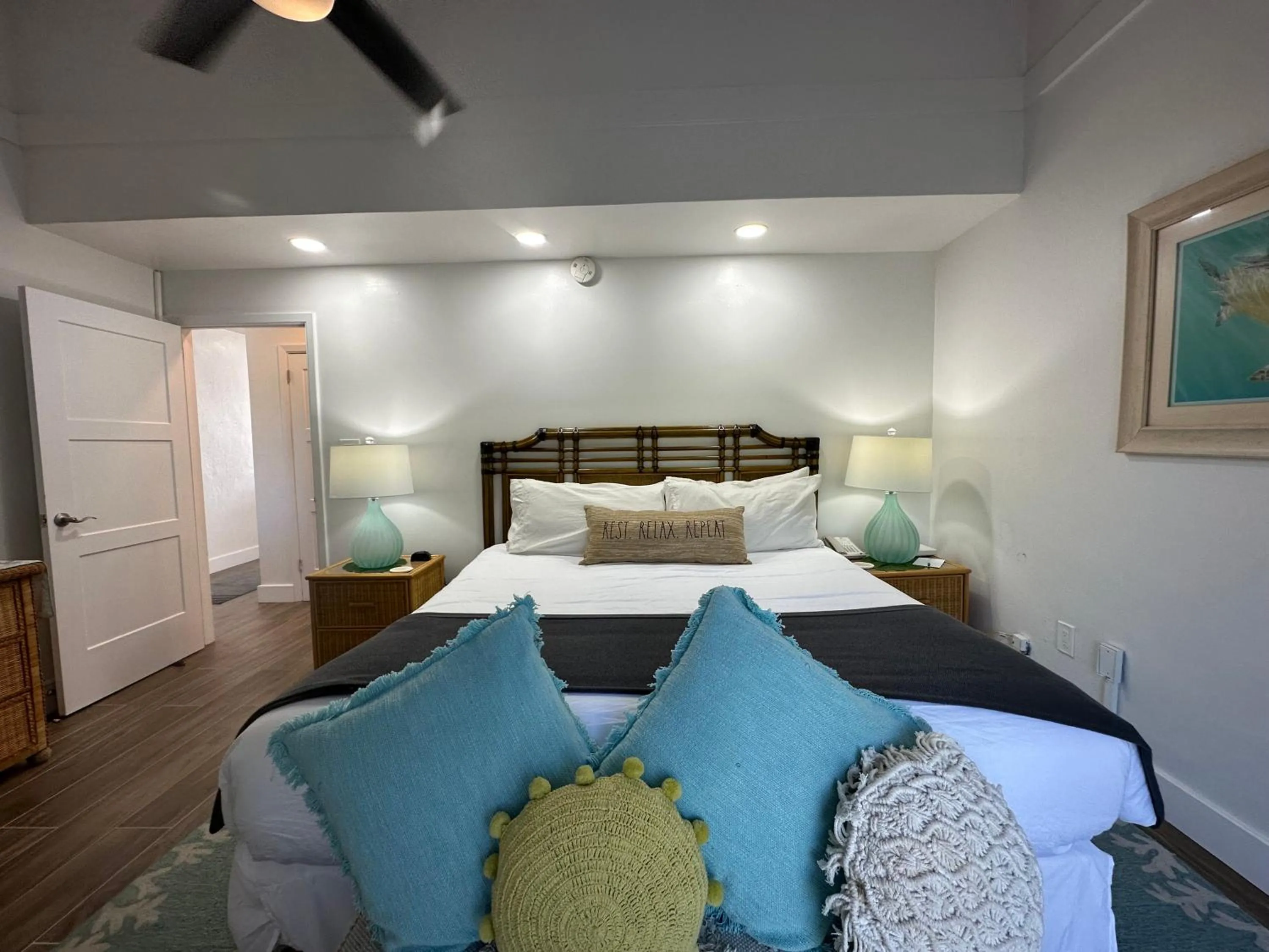 Bedroom, Bed in Secret Harbour Beach Resort