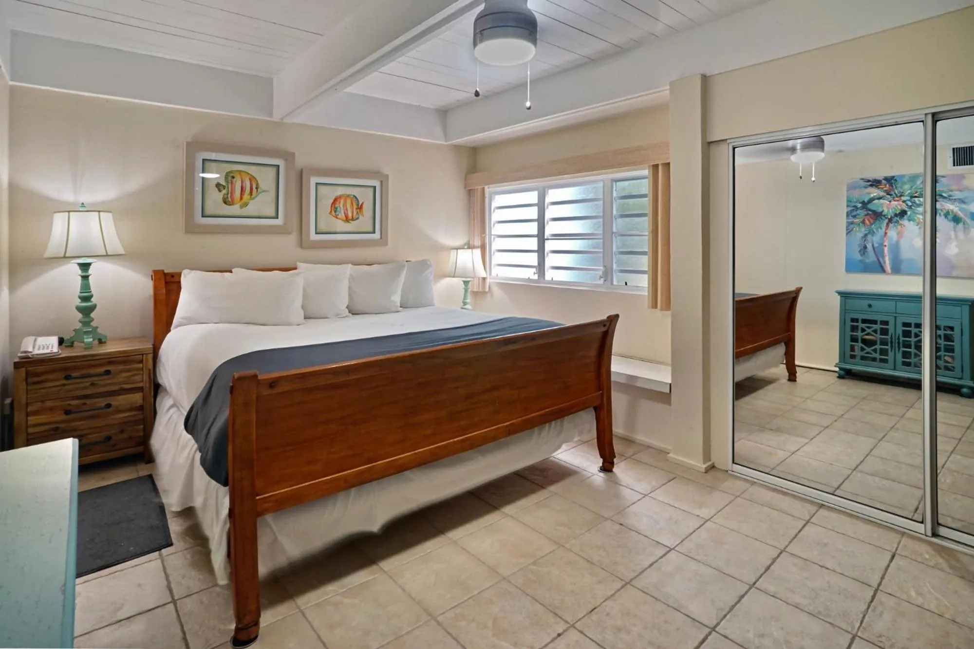 Bedroom, Bed in Secret Harbour Beach Resort