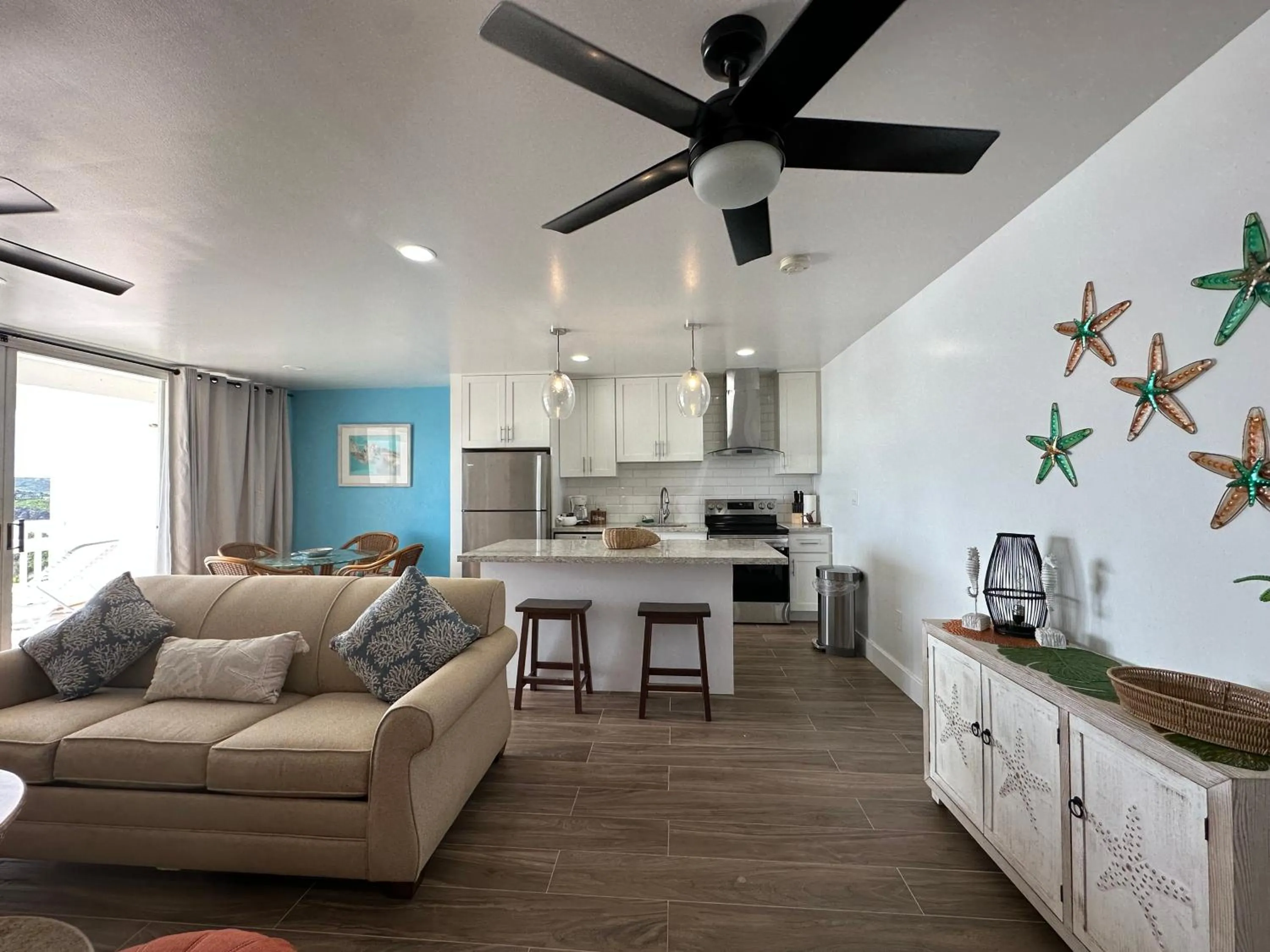 Living room in Secret Harbour Beach Resort
