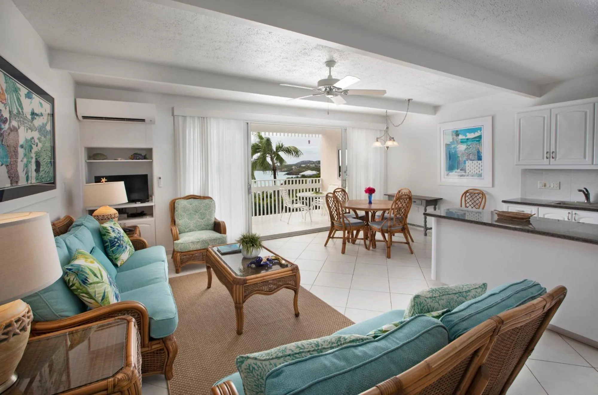 Kitchen or kitchenette in Secret Harbour Beach Resort
