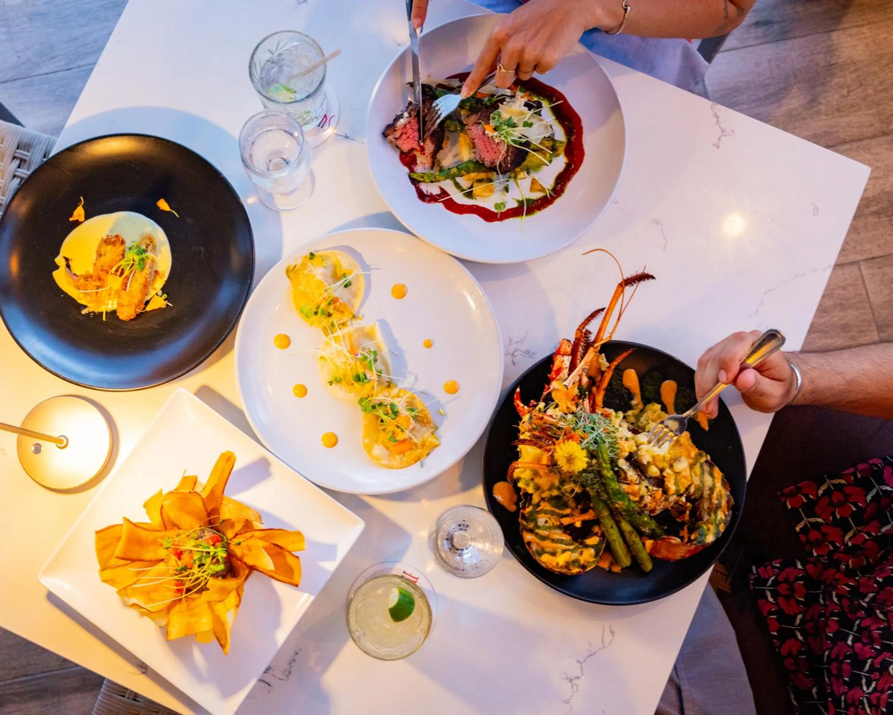 Restaurant/places to eat in Secret Harbour Beach Resort