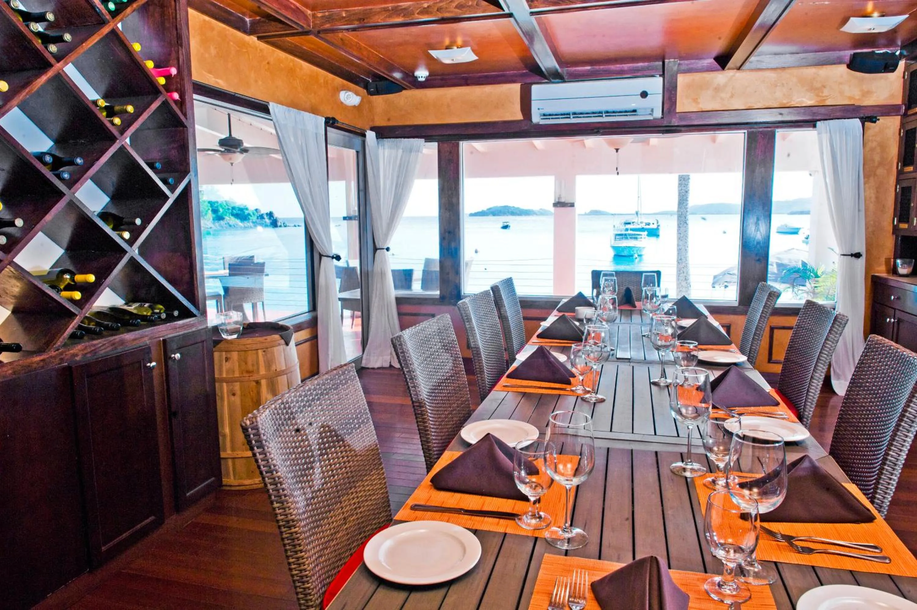 Restaurant/places to eat in Secret Harbour Beach Resort