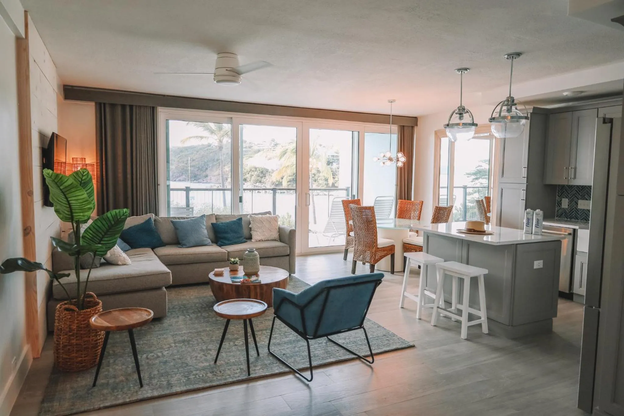 Living room in Secret Harbour Beach Resort