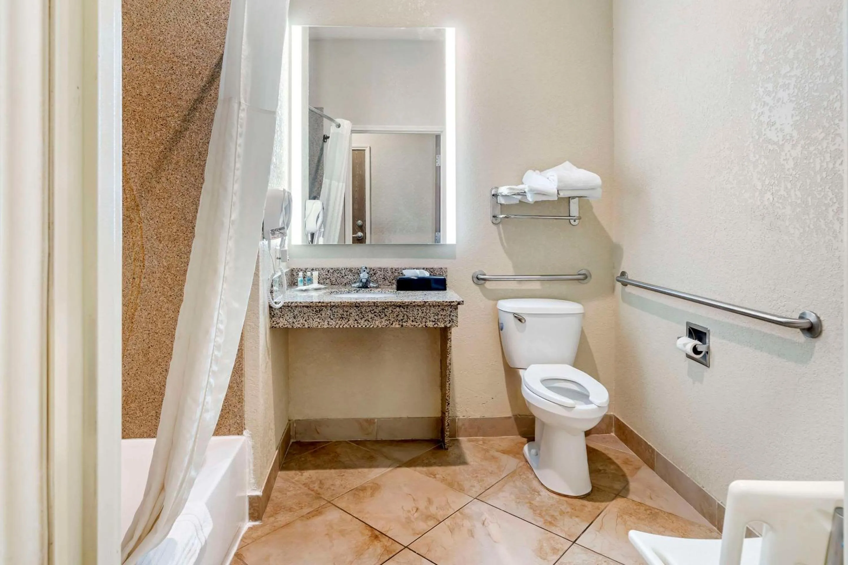 Bedroom in Comfort Suites Merrillville near US 30