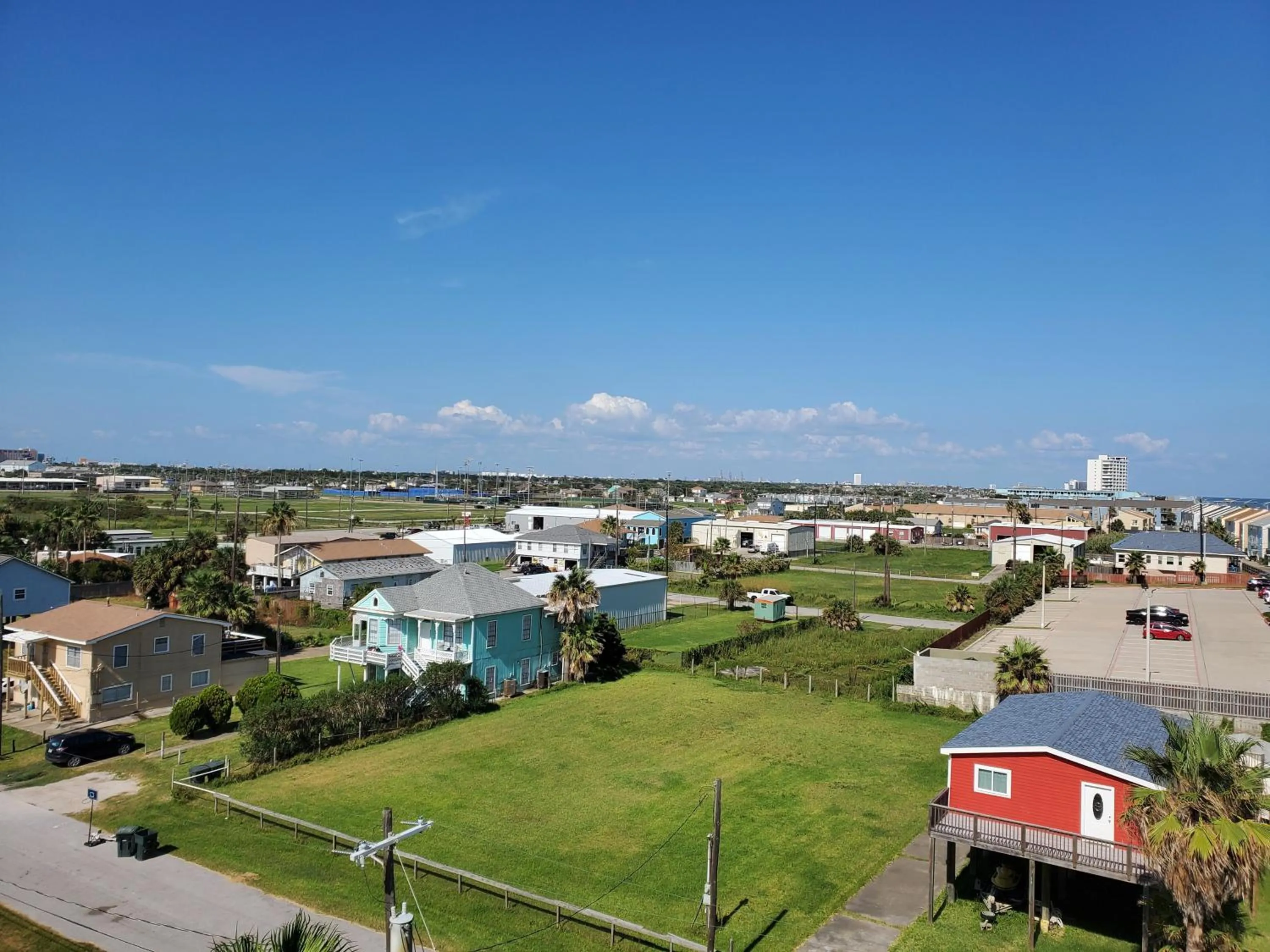 Property building in Holiday Inn Express & Suites Galveston West-Seawall