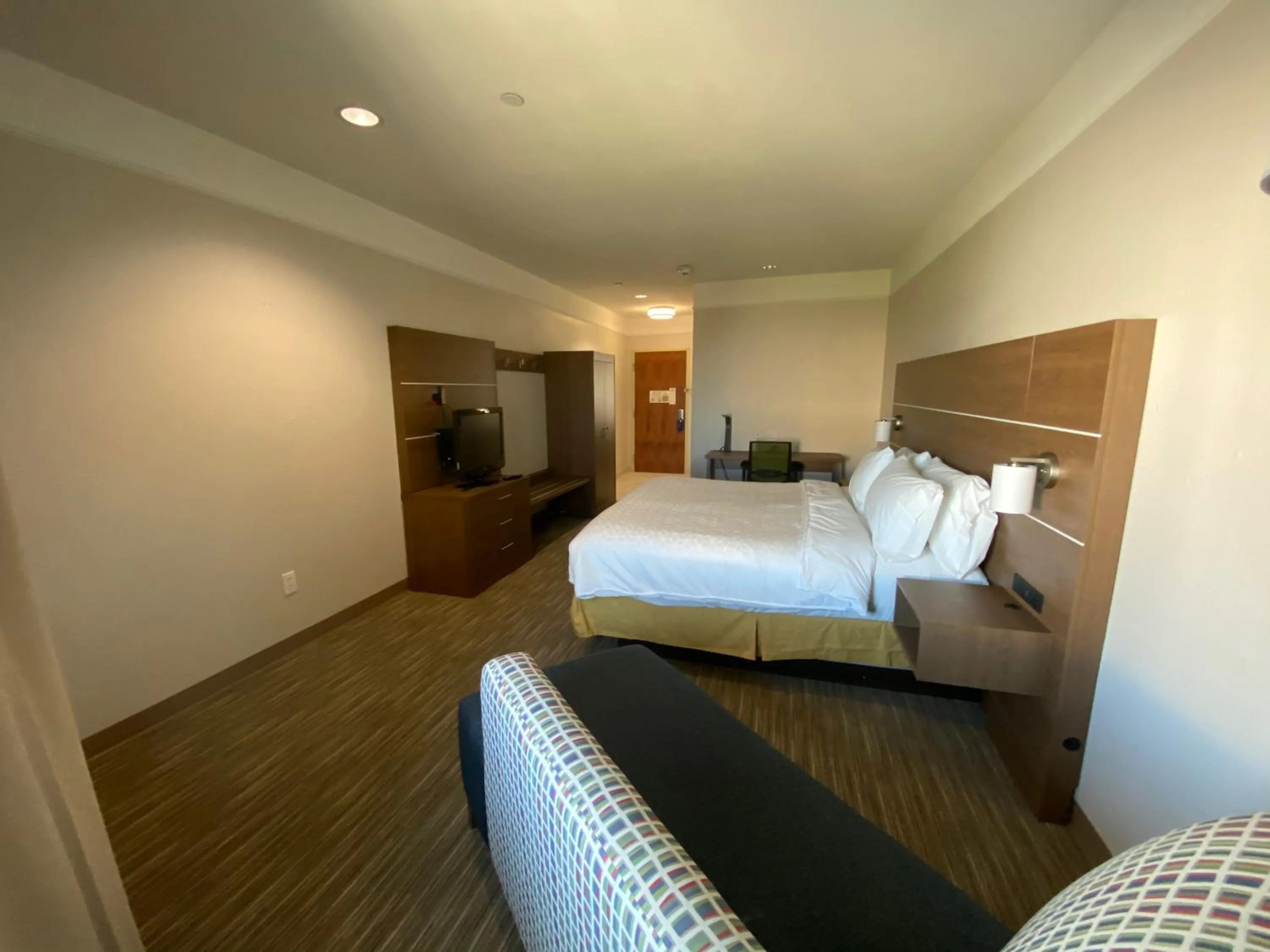 Photo of the whole room, Bed in Holiday Inn Express & Suites Galveston West-Seawall