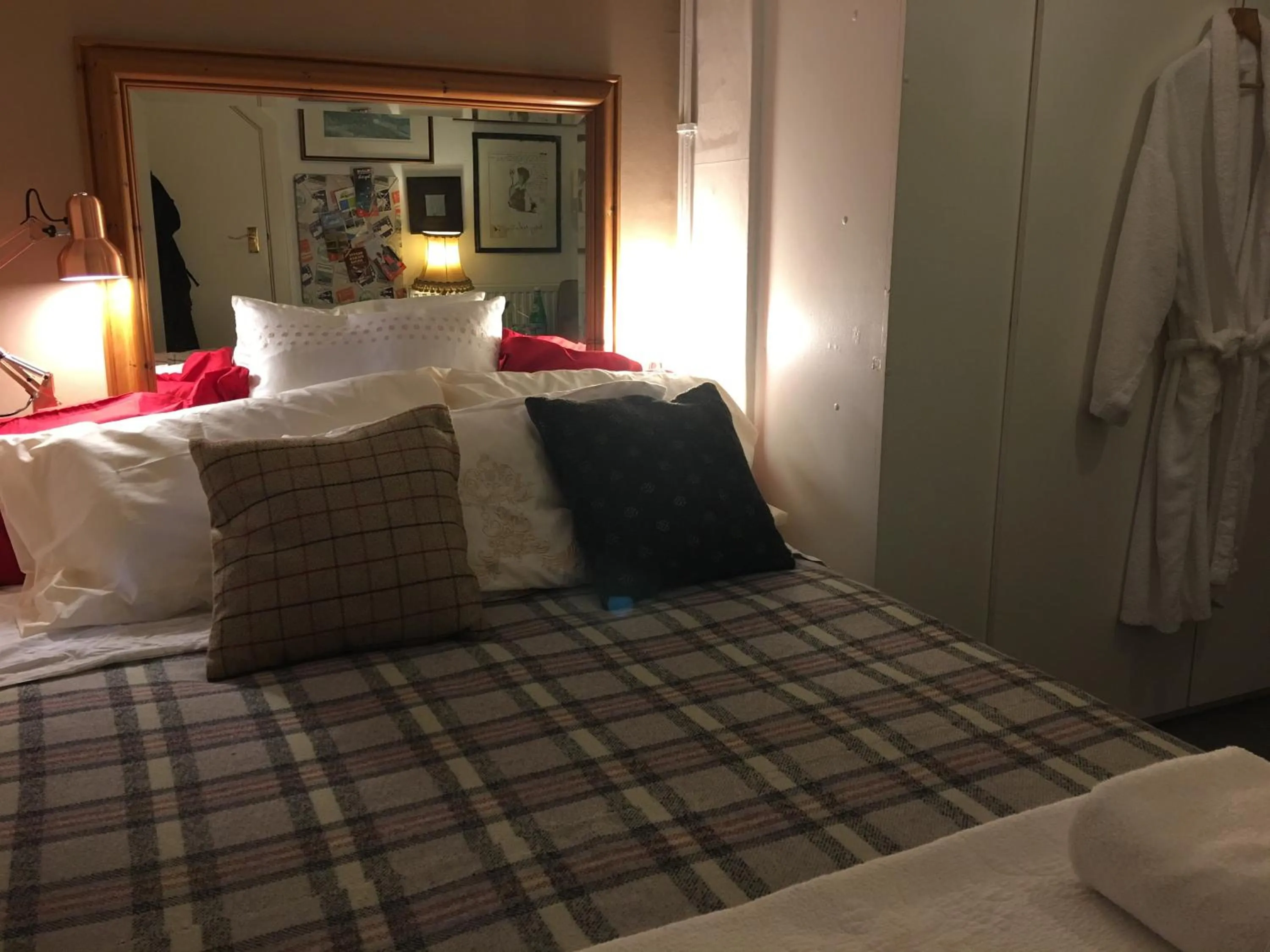 Bed in Wynberg House Bed & Breakfast Swansea