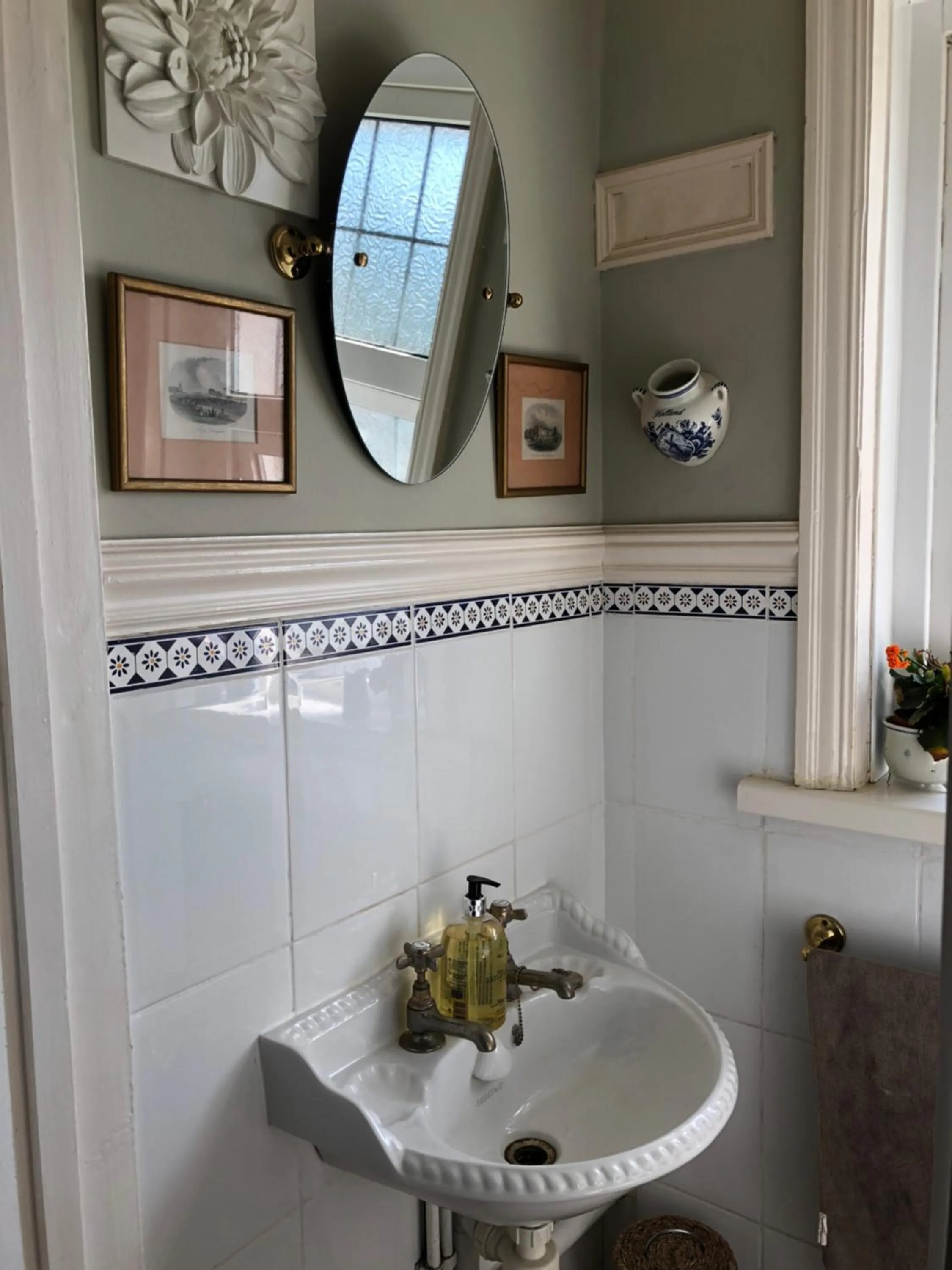 Shower in Wynberg House Bed & Breakfast Swansea