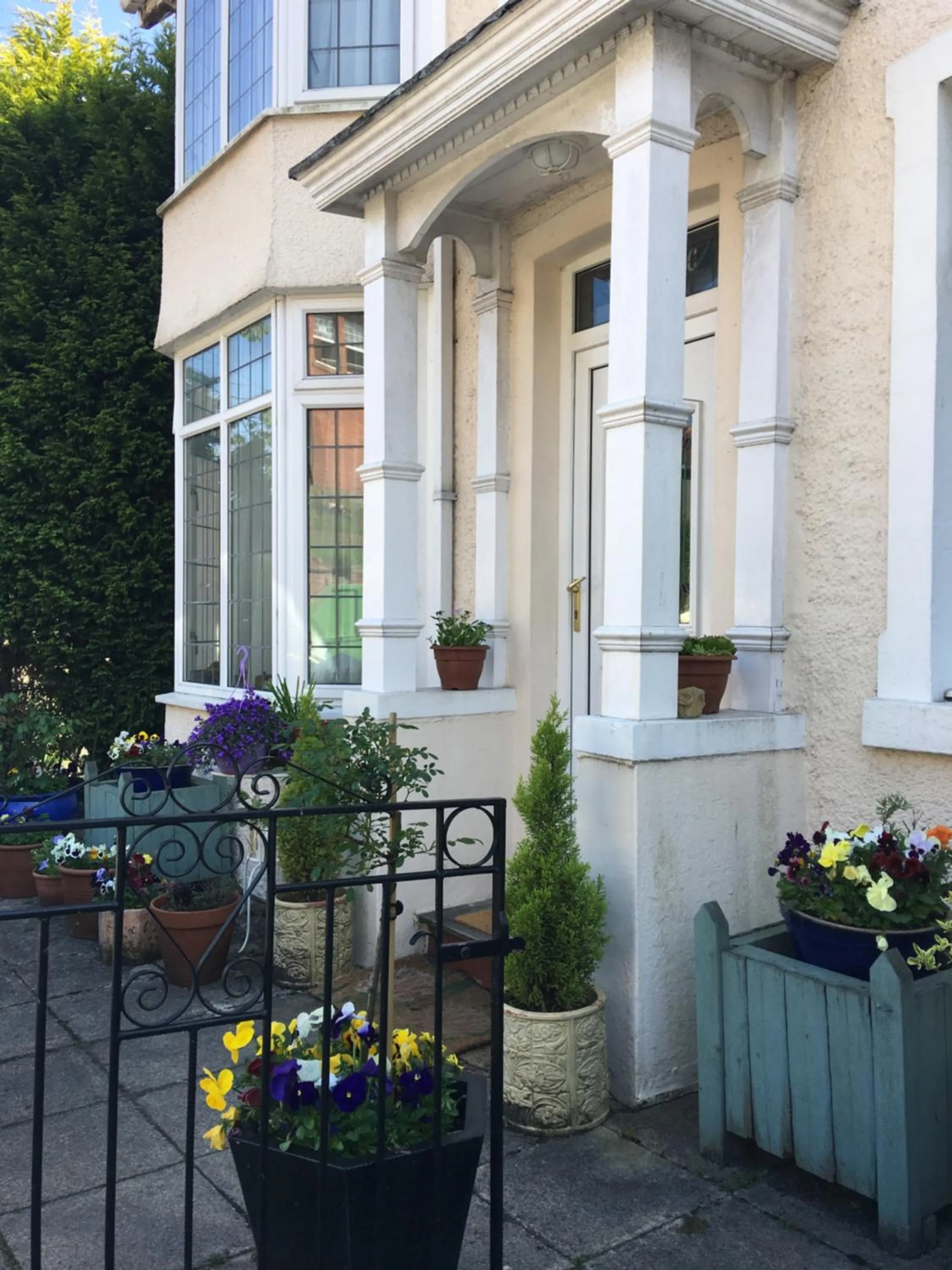 Property building in Wynberg House Bed & Breakfast Swansea