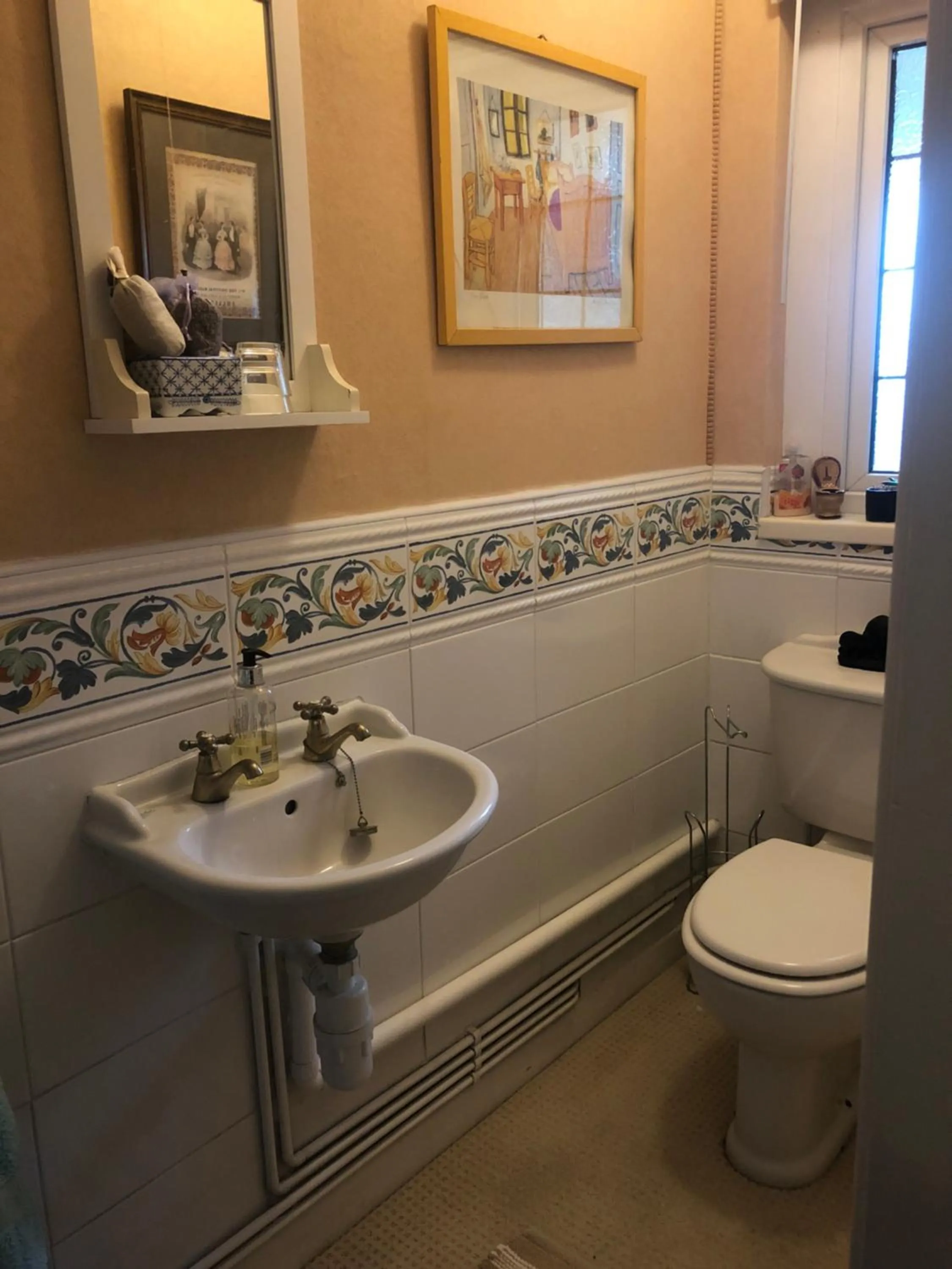 Toilet in Wynberg House Bed & Breakfast Swansea