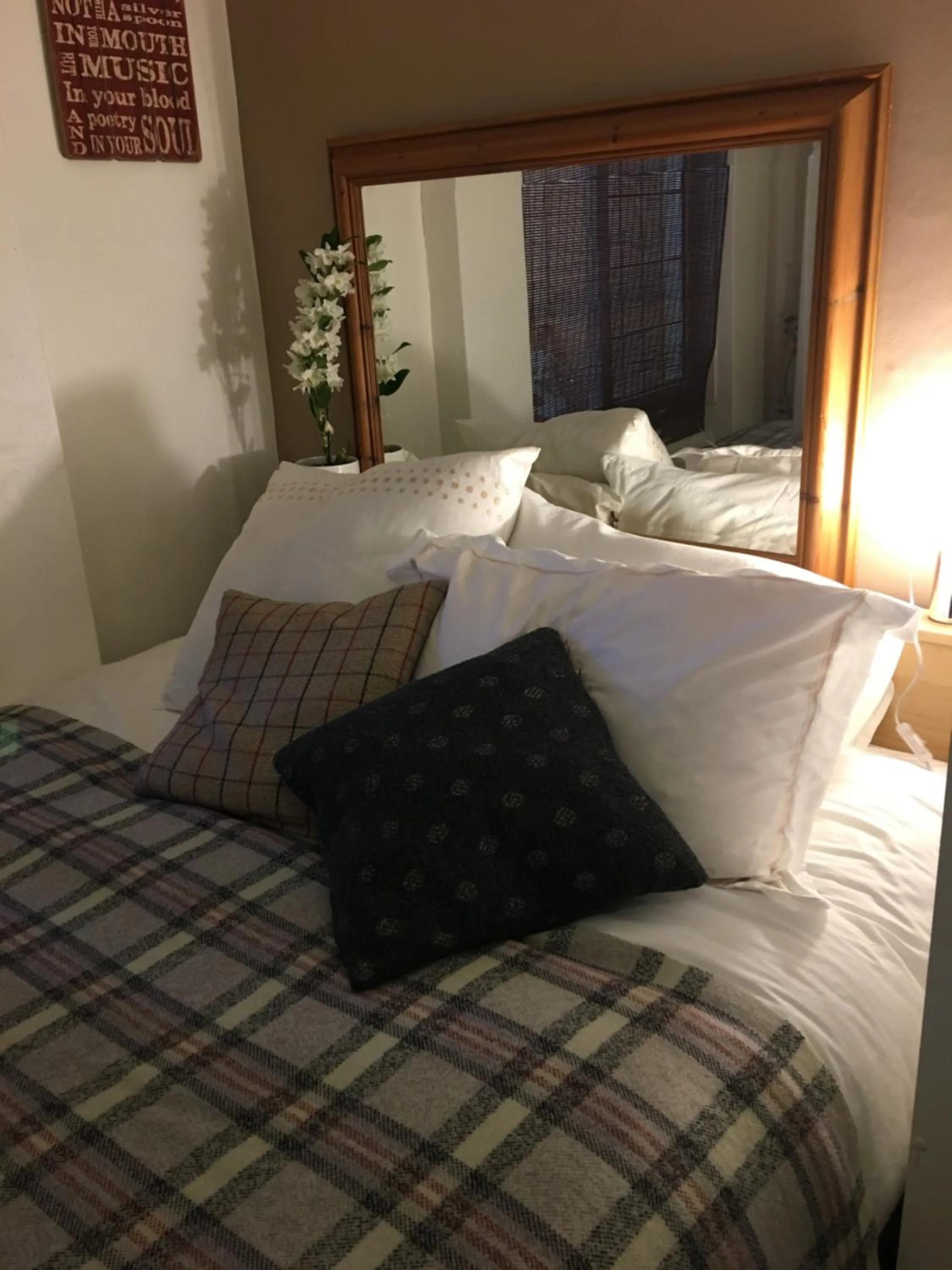 Bed in Wynberg House Bed & Breakfast Swansea