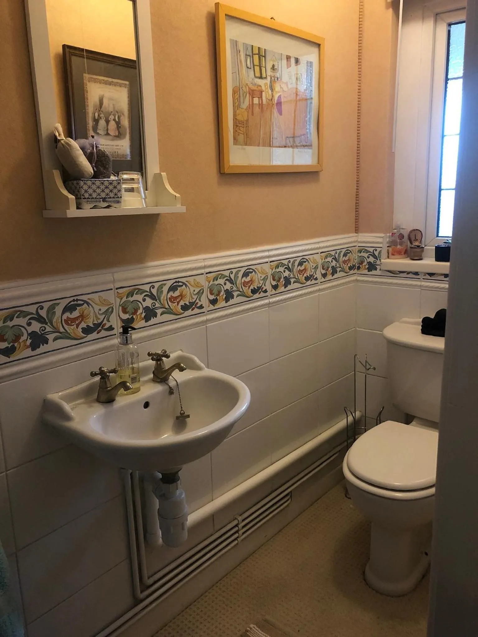 Toilet in Wynberg House Bed & Breakfast Swansea
