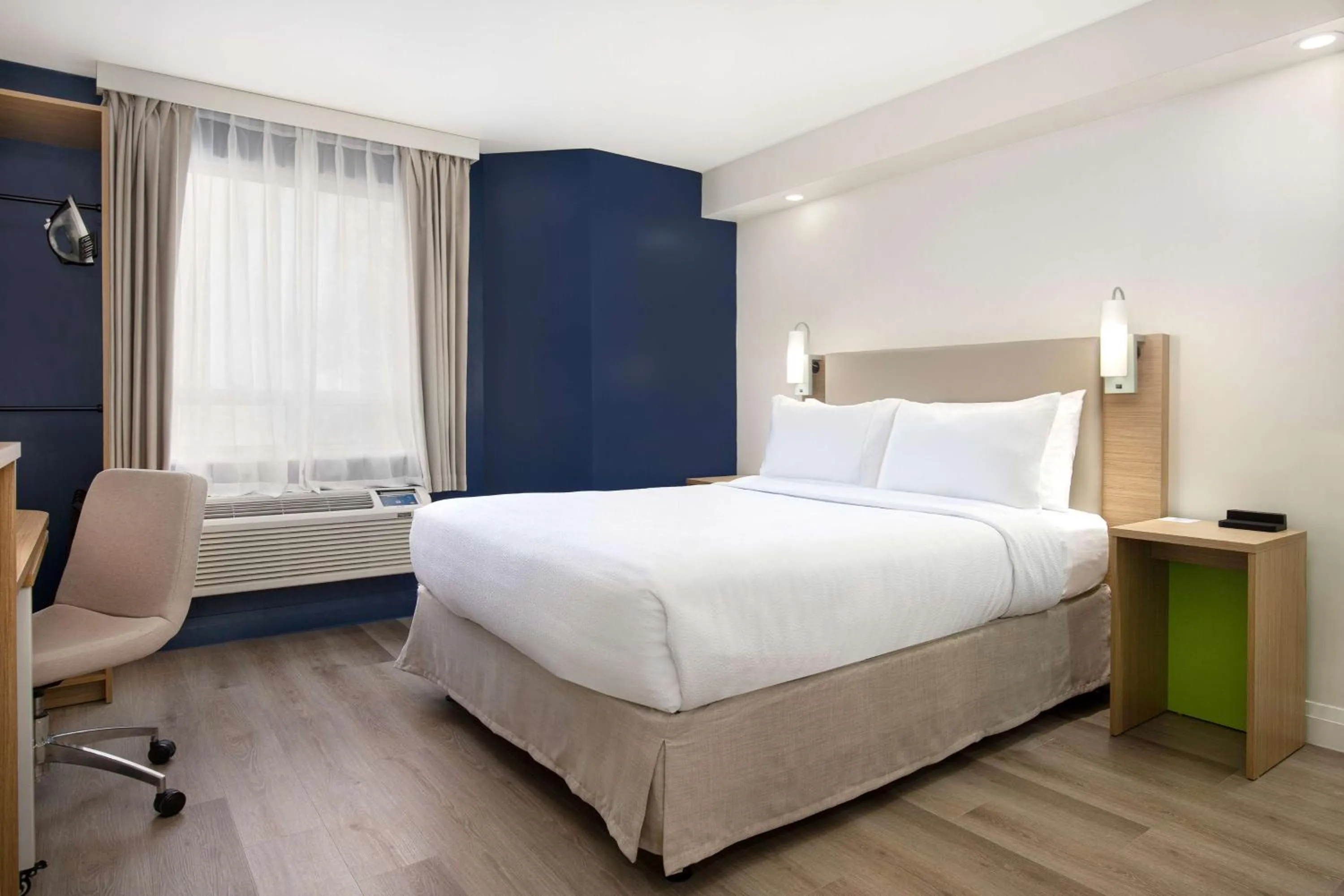 Bed in Spark by Hilton Brockville