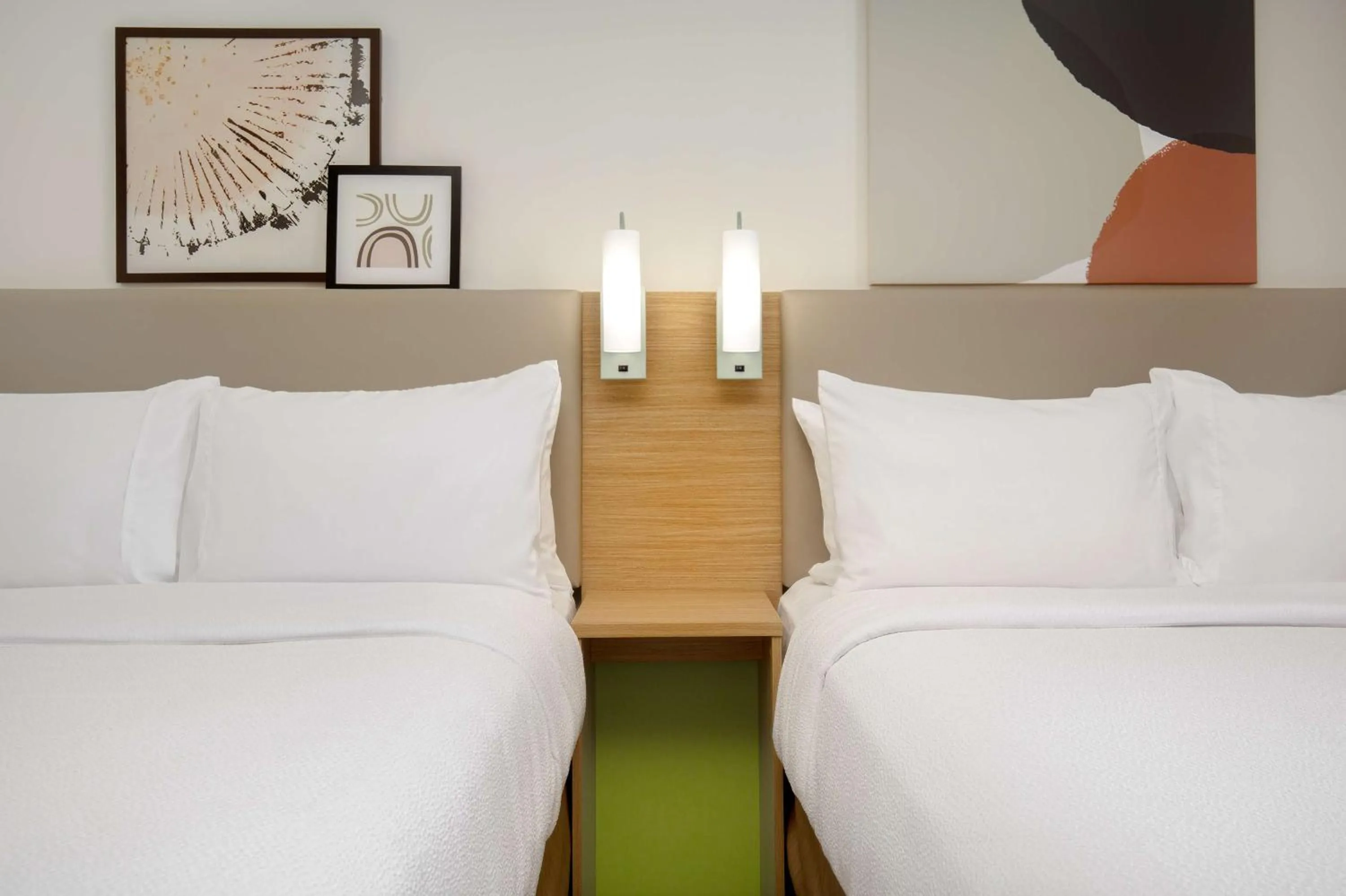 Bed in Brockville Inn and Suites