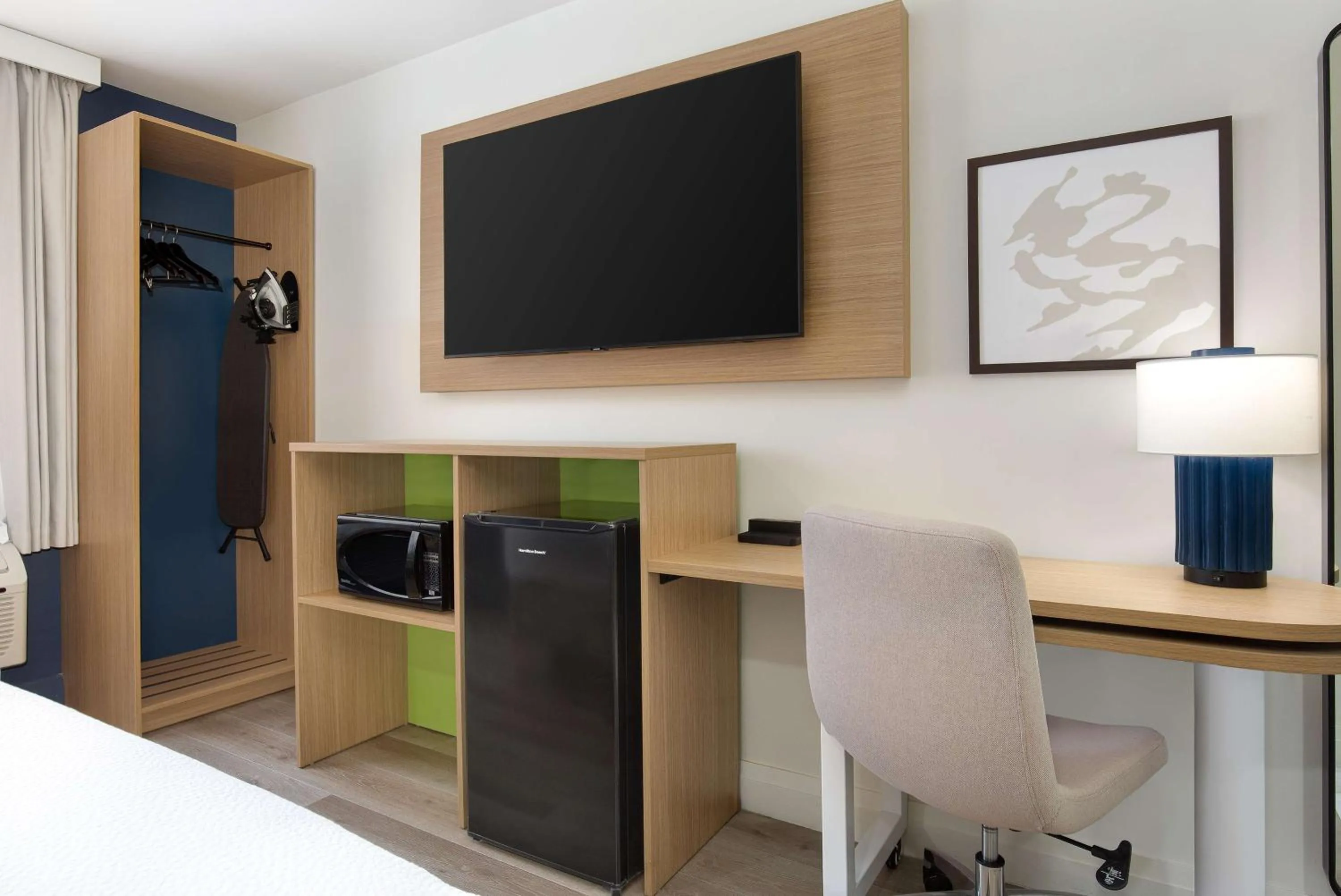 Bedroom, Bed in Spark by Hilton Brockville