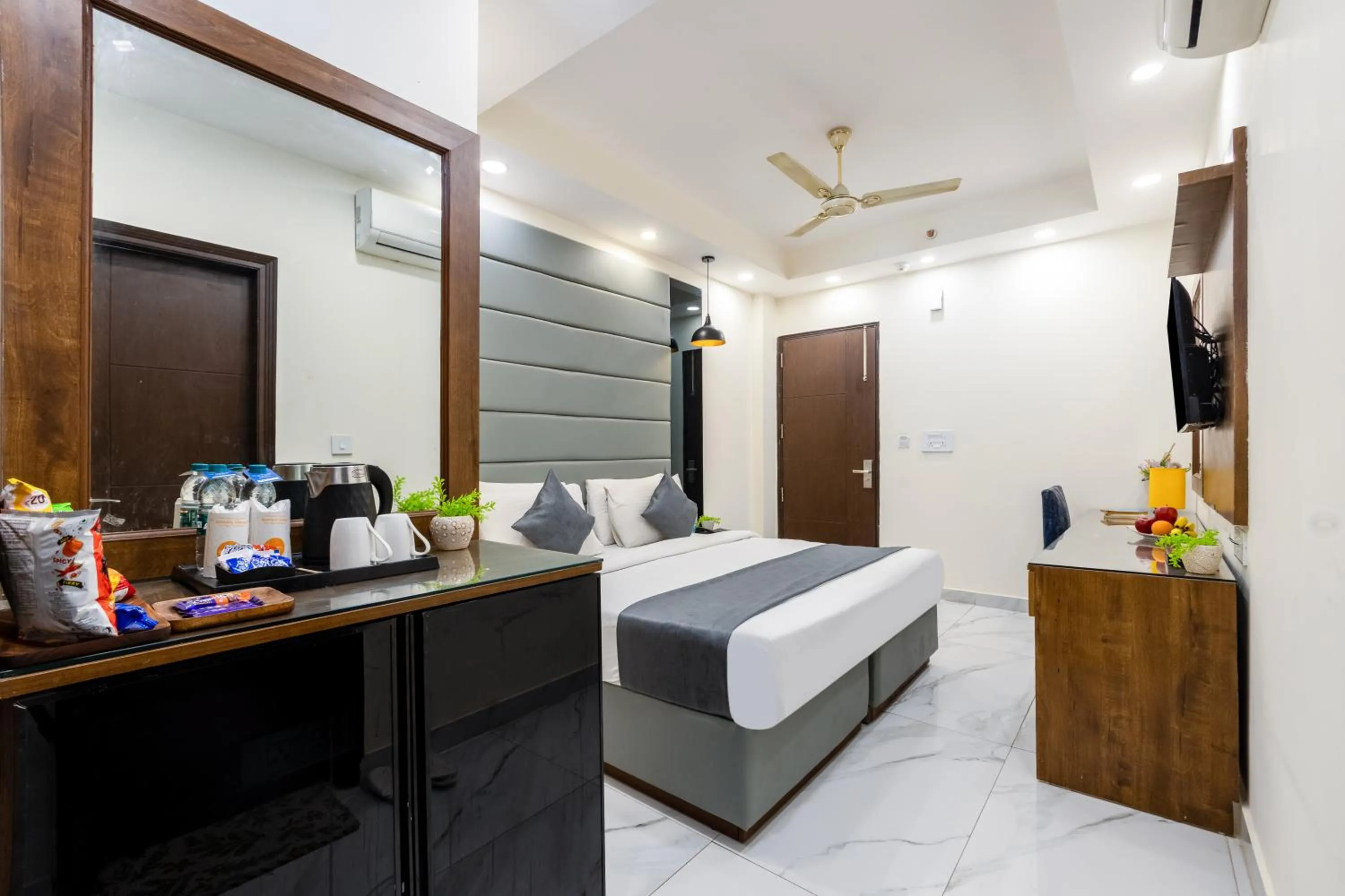 Bed in Hotel PK Residency Sector 18 Noida