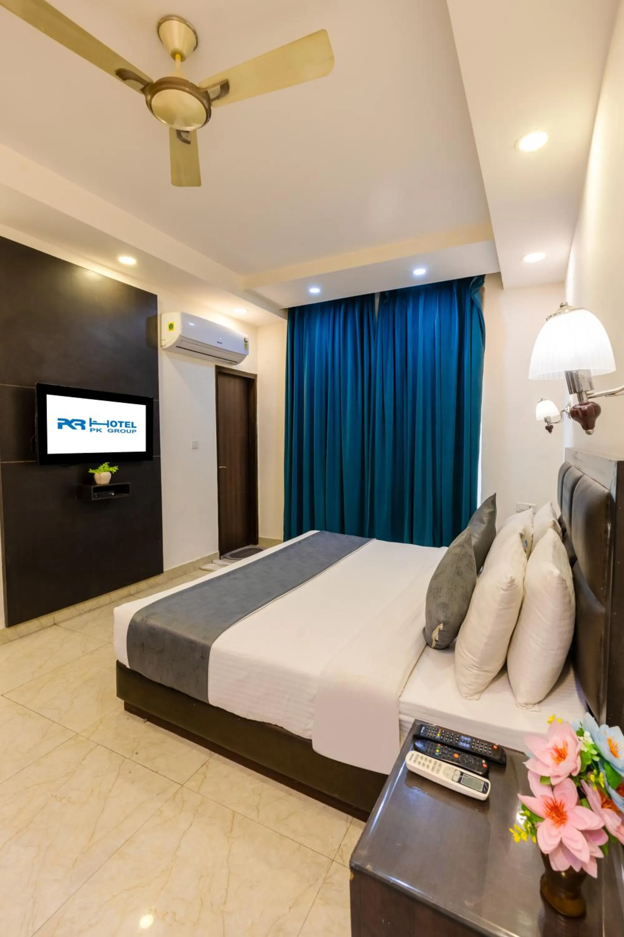 Bed in Hotel PK Residency Sector 18 Noida
