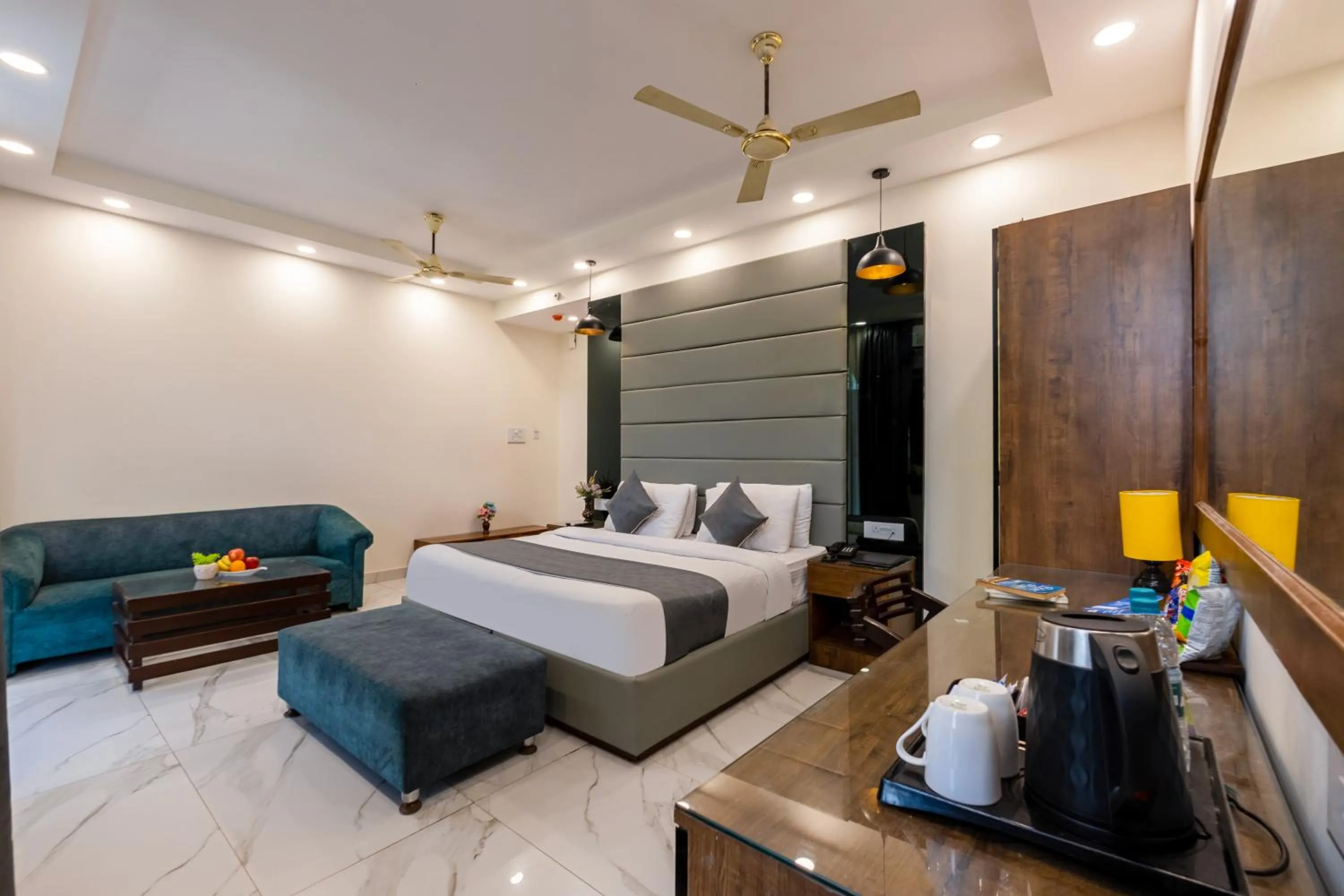 Bed in Hotel PK Residency Sector 18 Noida