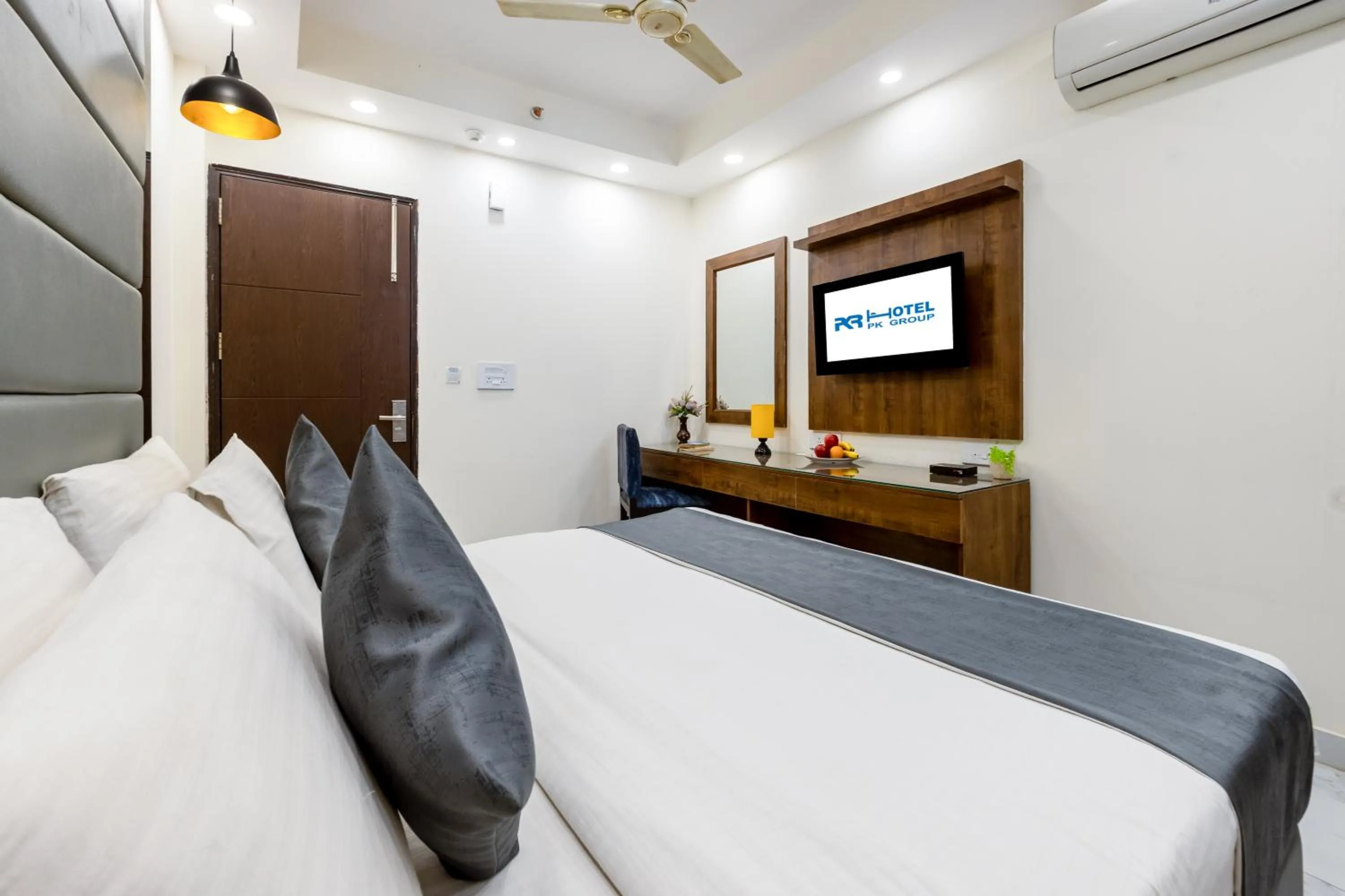 Bed in Hotel PK Residency Sector 18 Noida