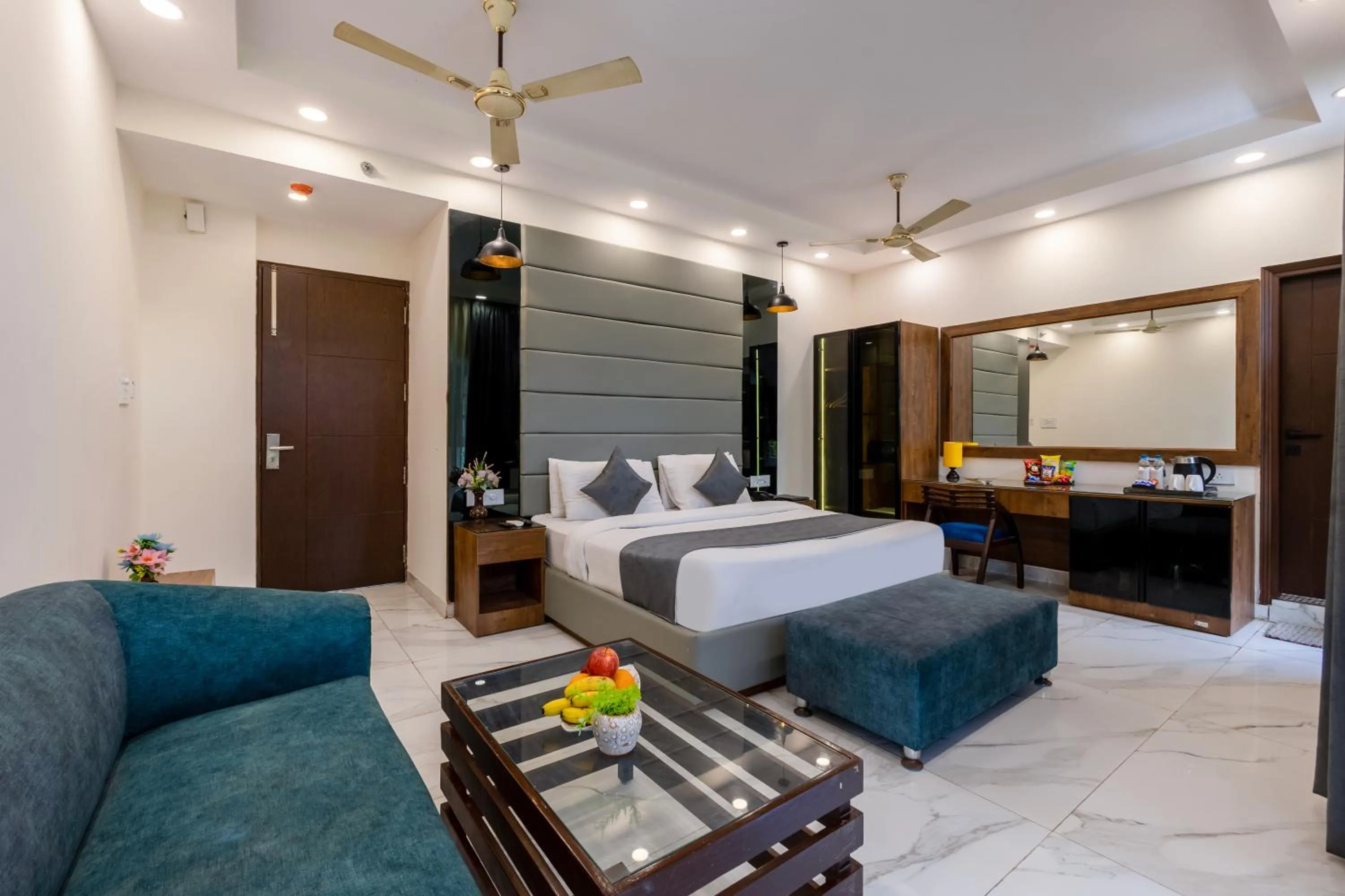 Bed in Hotel PK Residency Sector 18 Noida