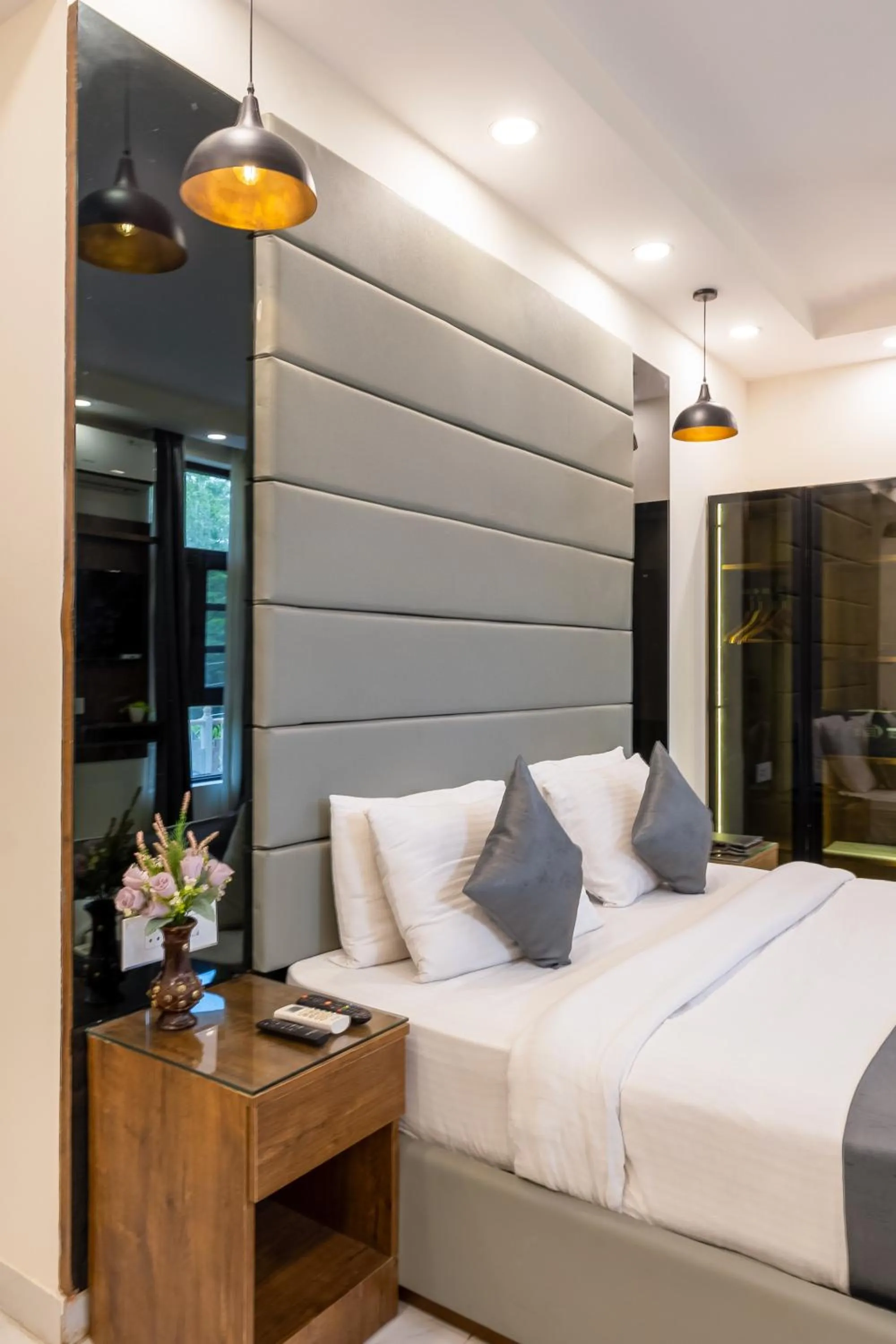 Bed in Hotel PK Residency Sector 18 Noida