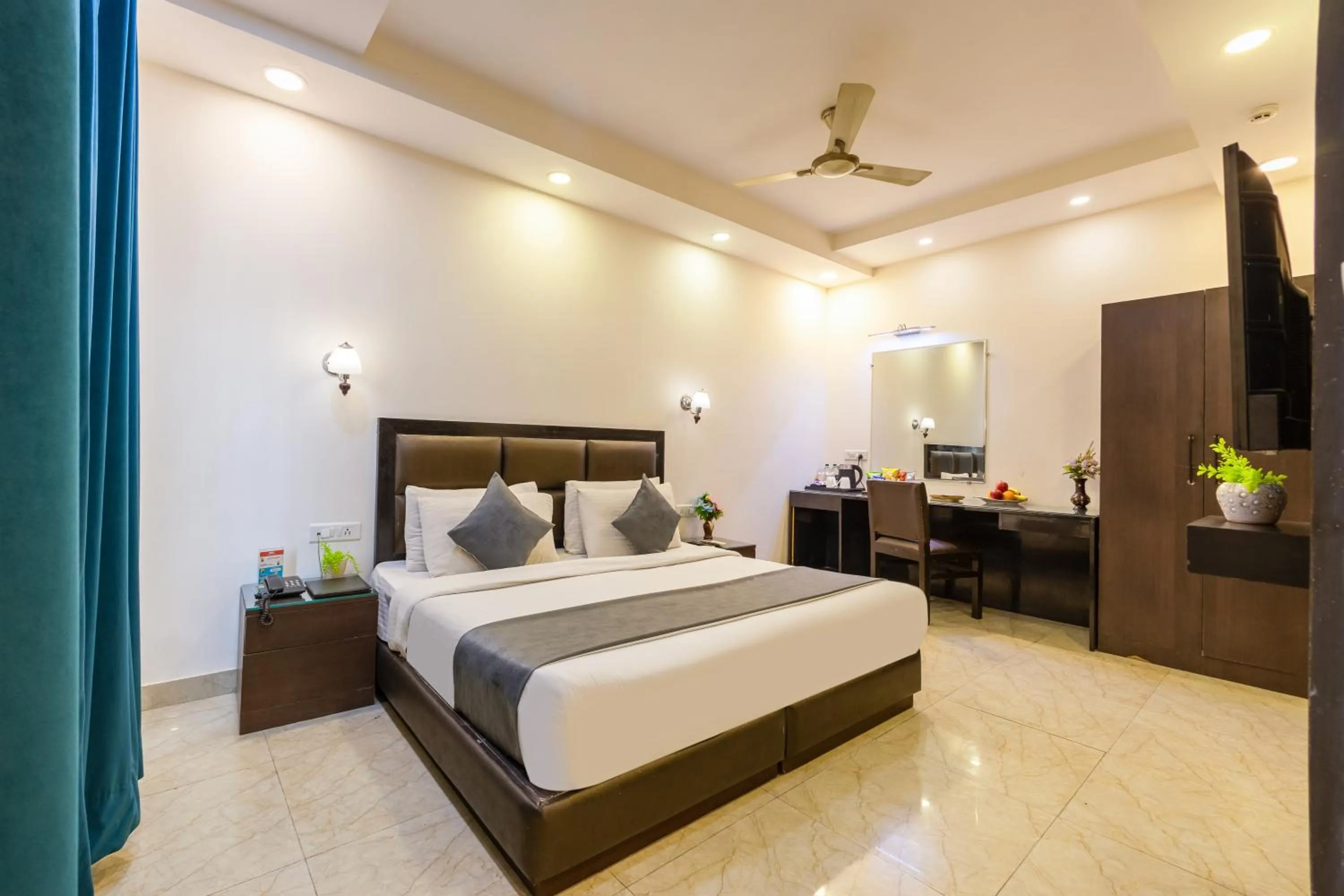 Bed in Hotel PK Residency Sector 18 Noida