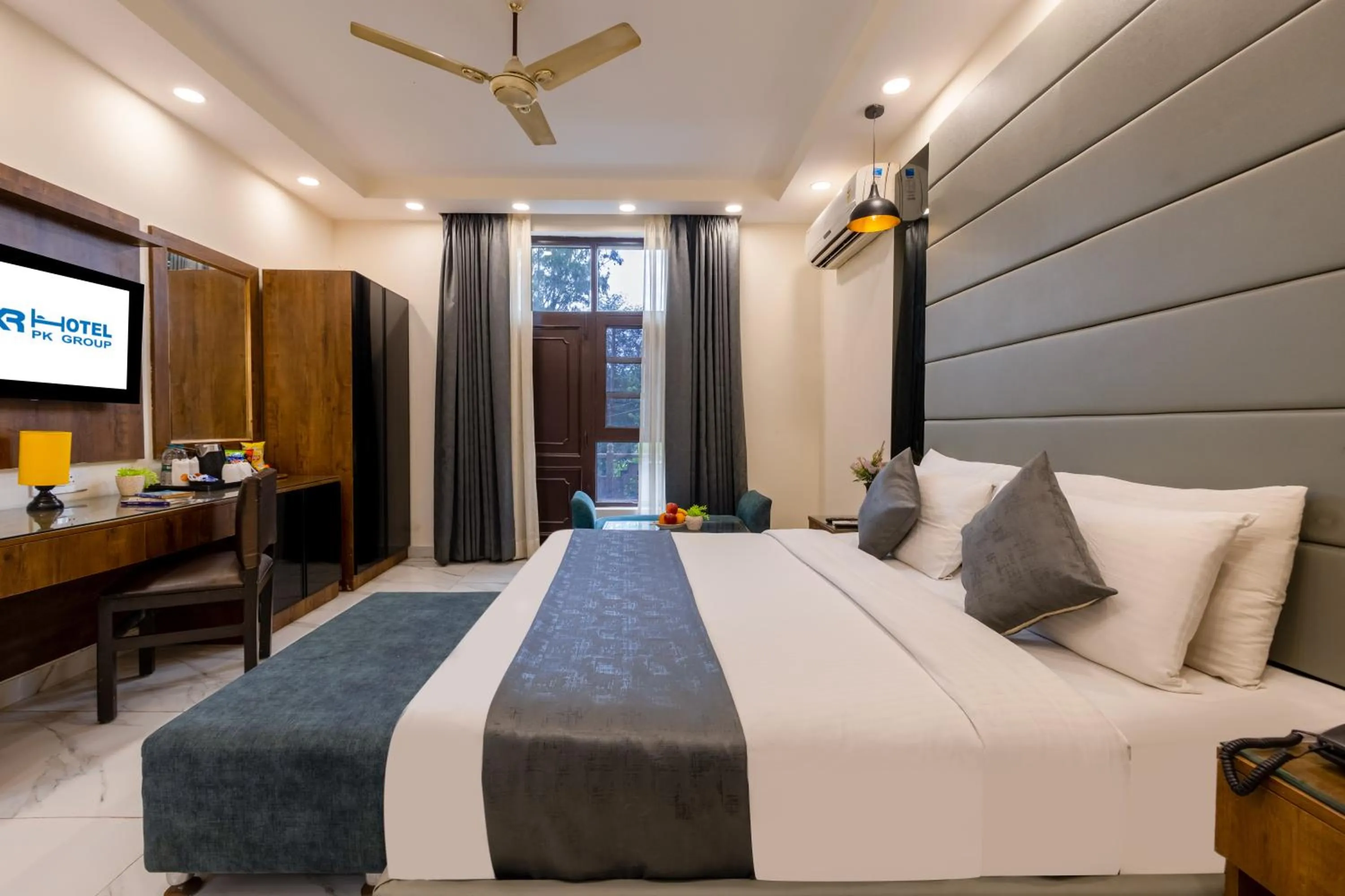 Bed in Hotel PK Residency Sector 18 Noida