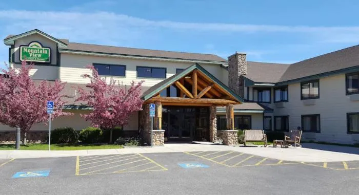 Property building in MountainView Lodge and Suites